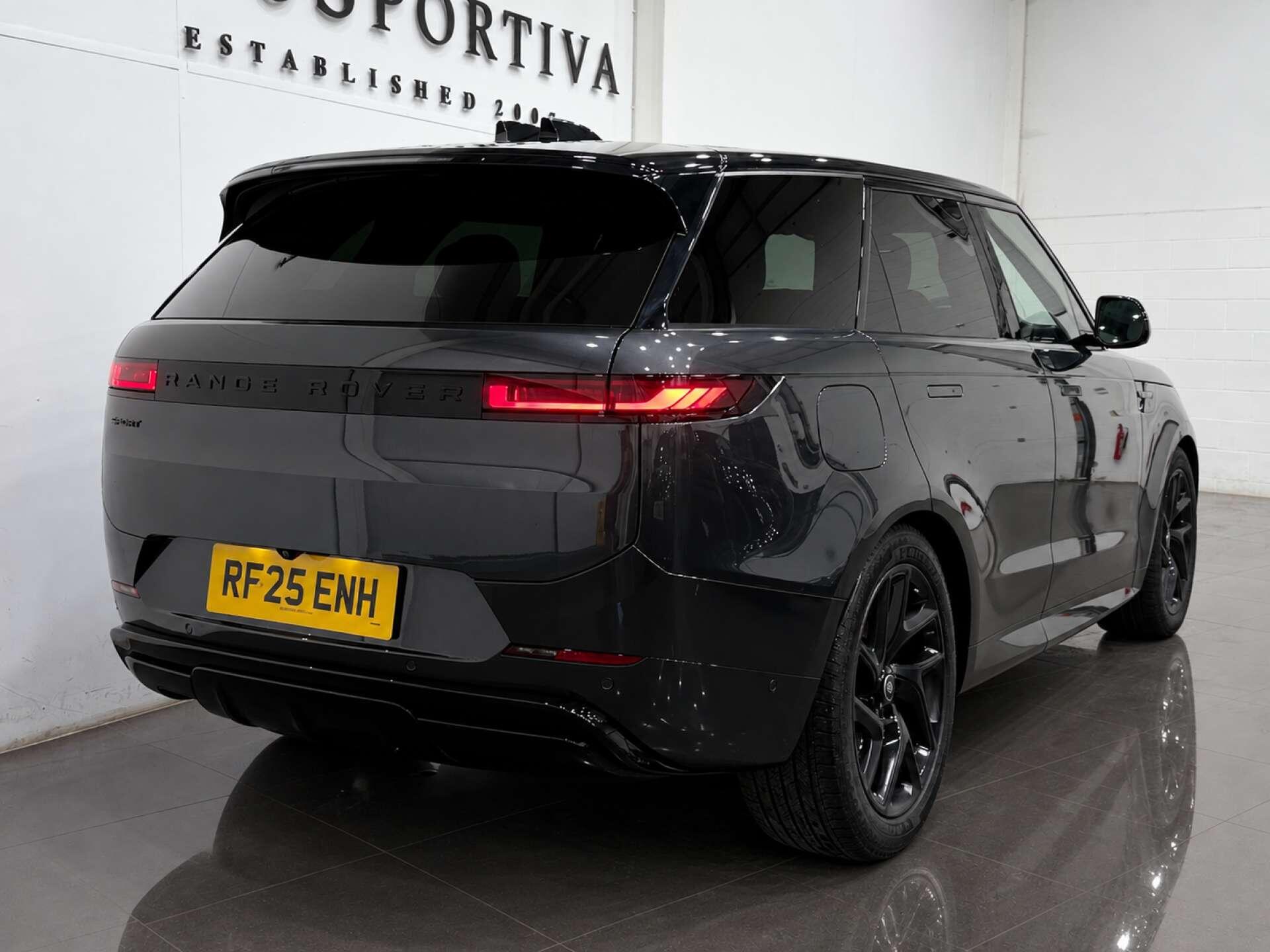 Land Rover Range Rover Sport view 4