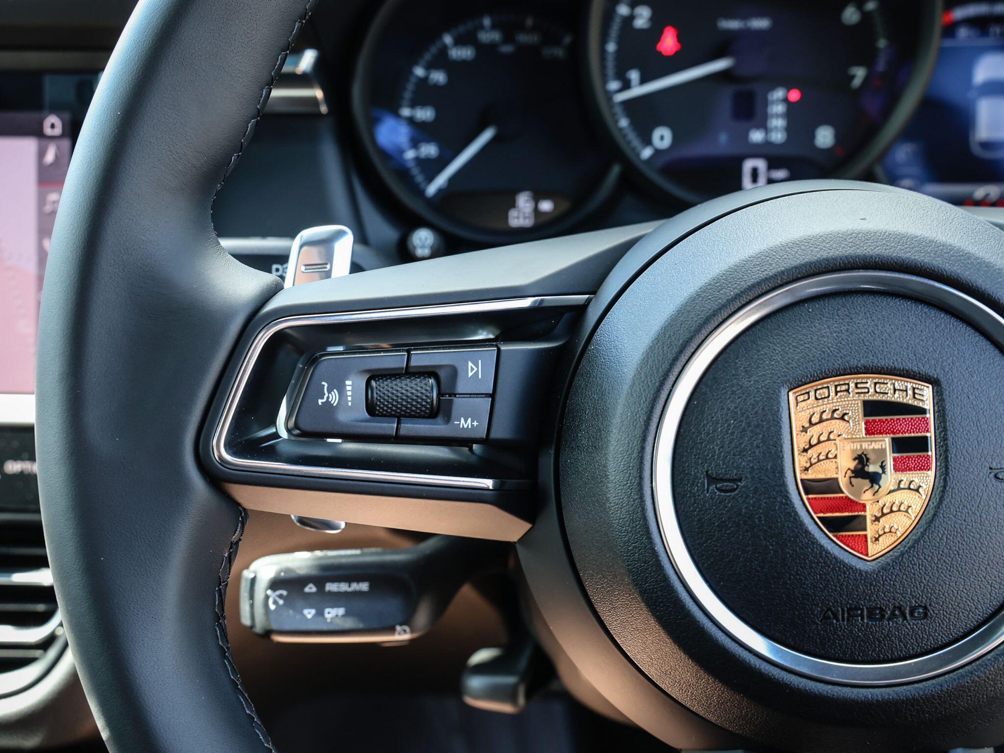Porsche Macan view 24