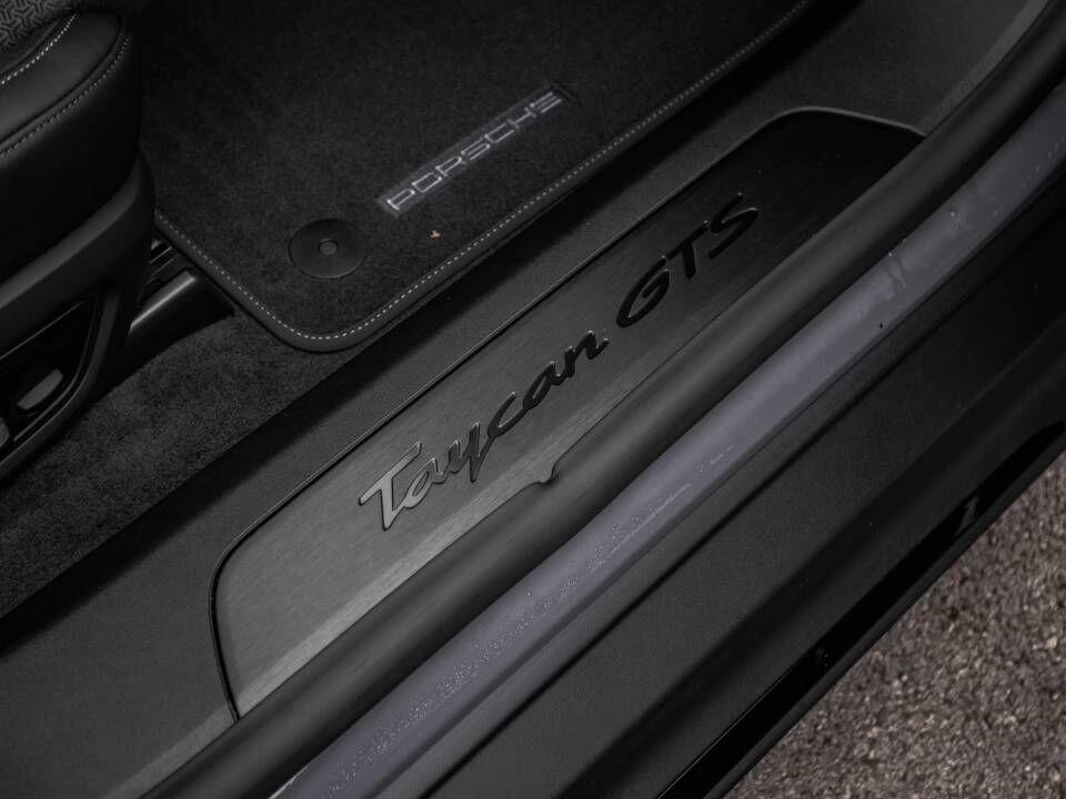 Porsche Taycan view 68