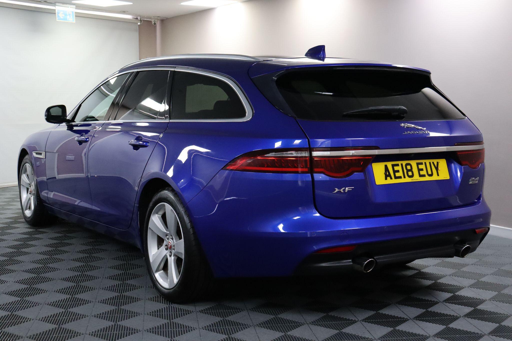 Jaguar XF view 10