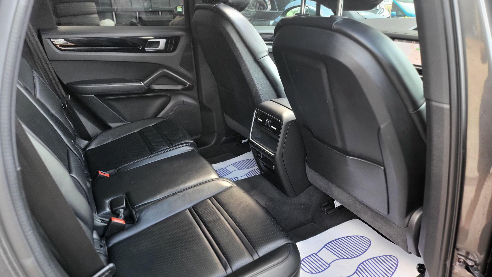 Porsche Cayenne view 21