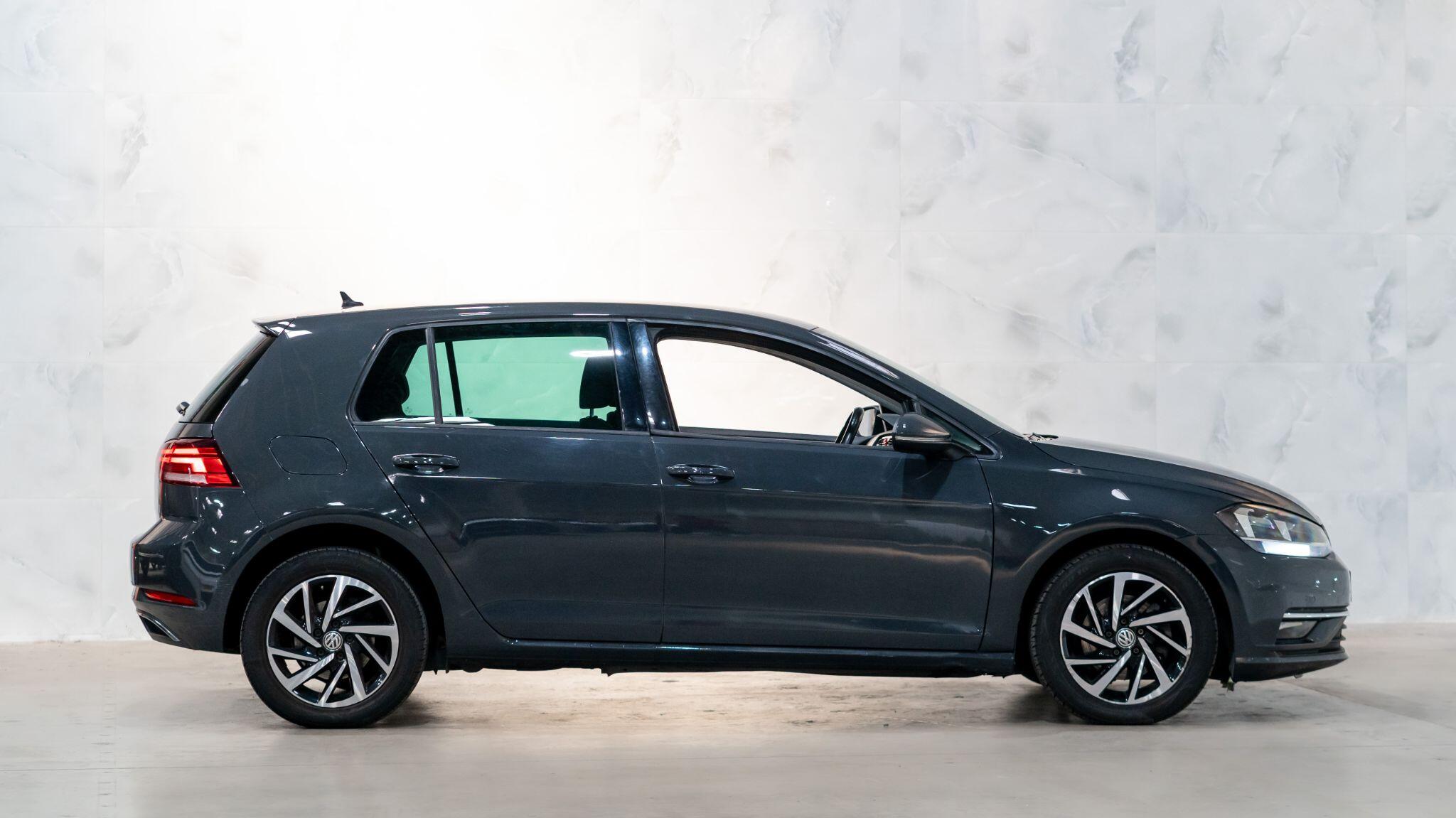Volkswagen Golf view 8