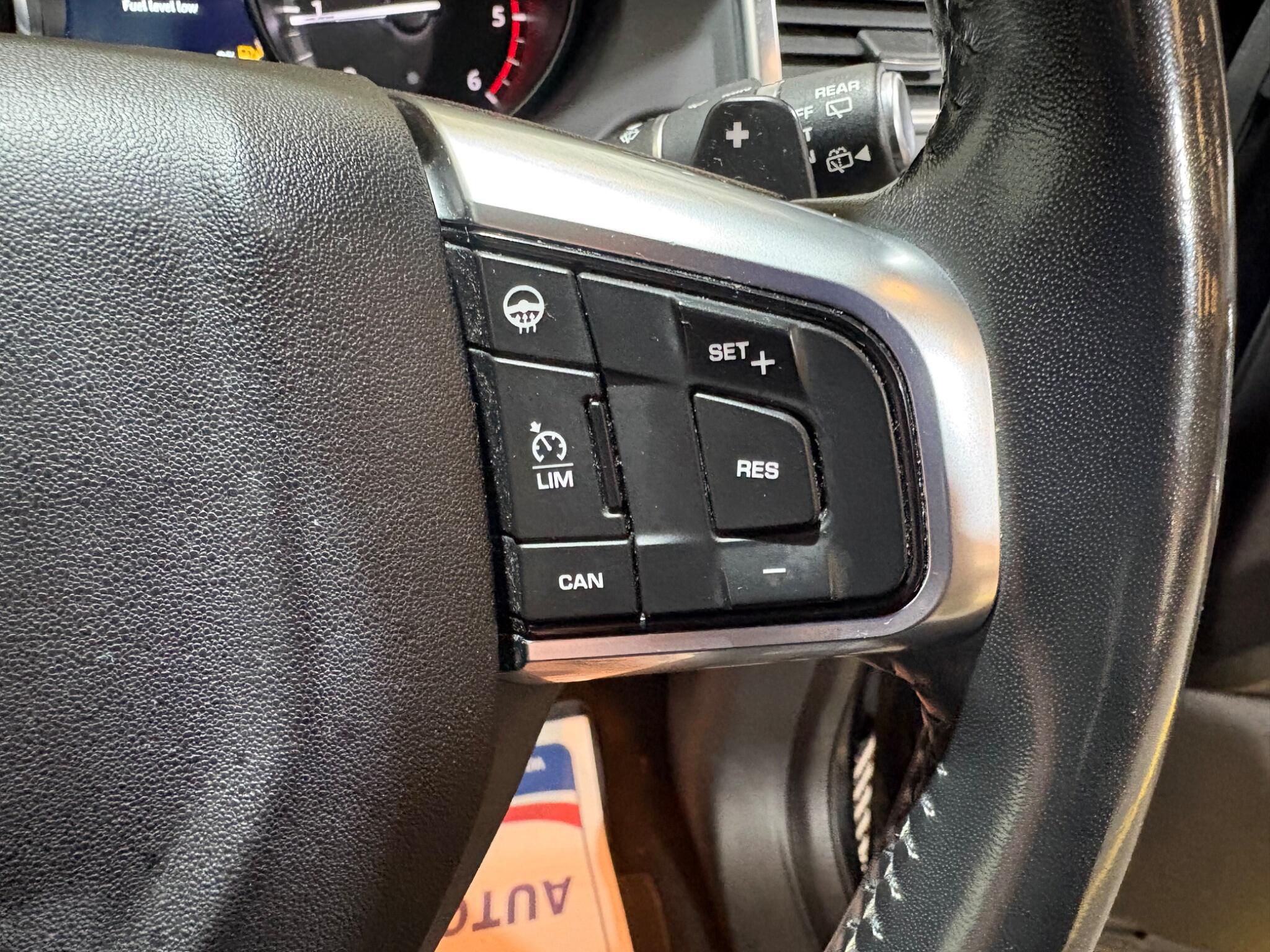 Land Rover Discovery Sport view 32