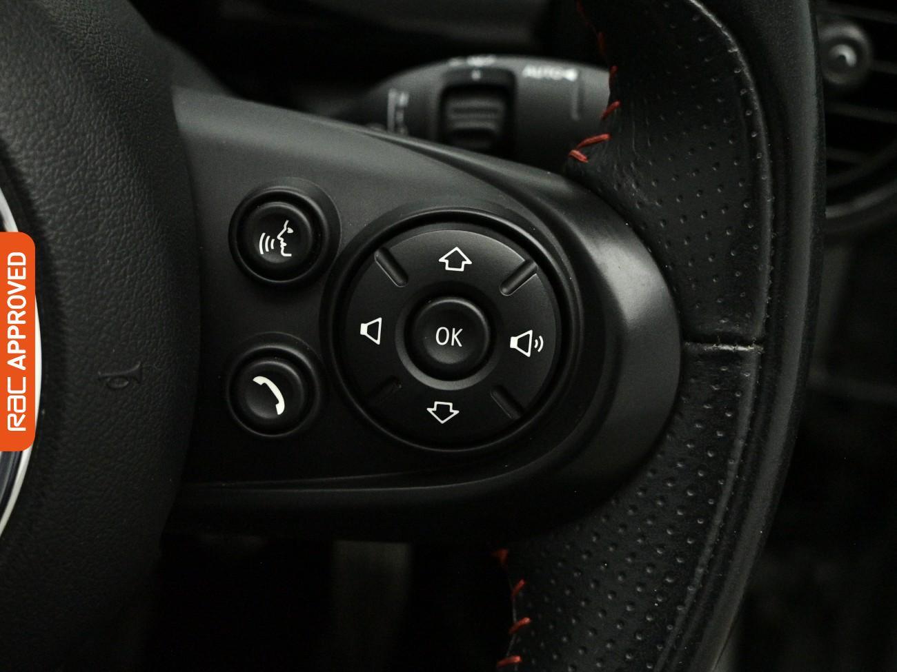 Mini Convertible view 25