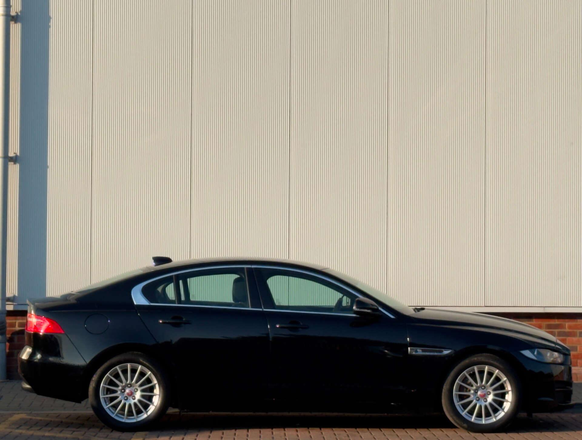 Jaguar Xe view 5