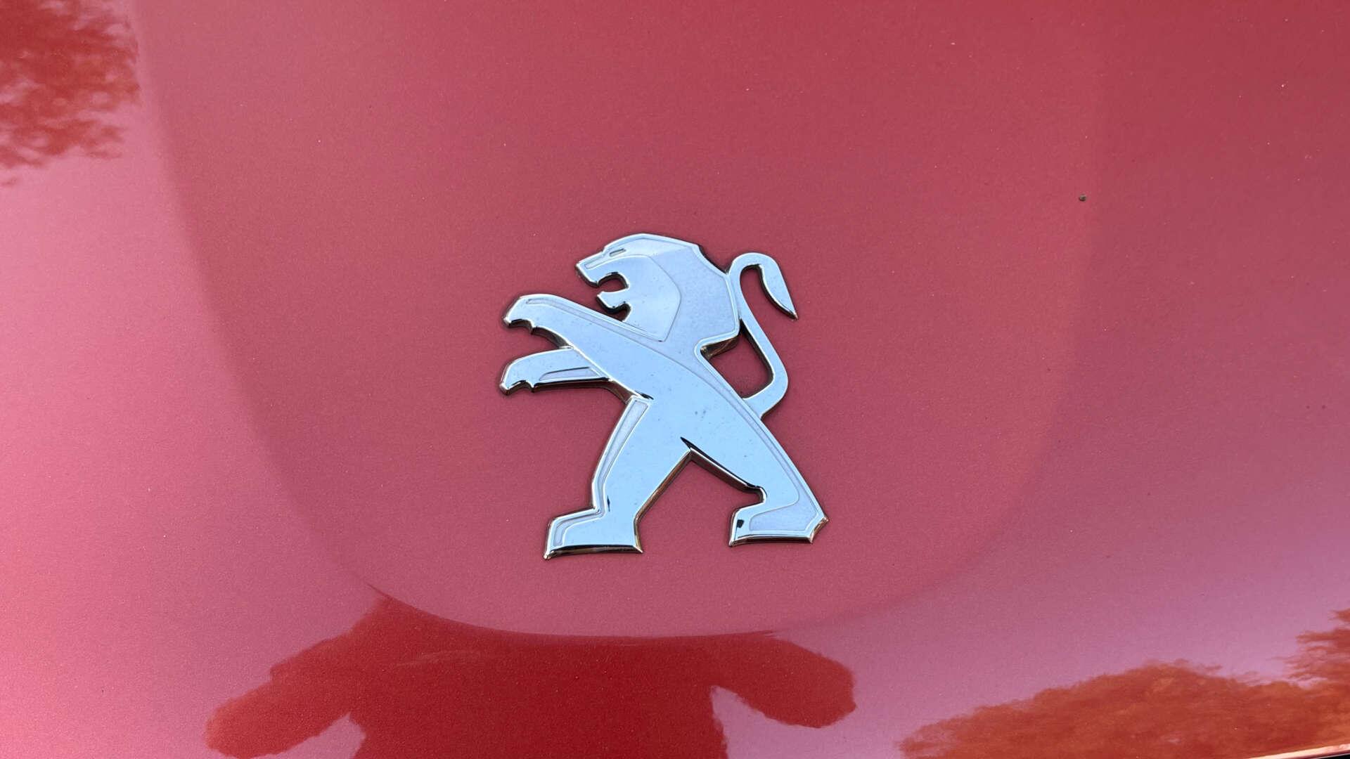 Peugeot 2008 view 45