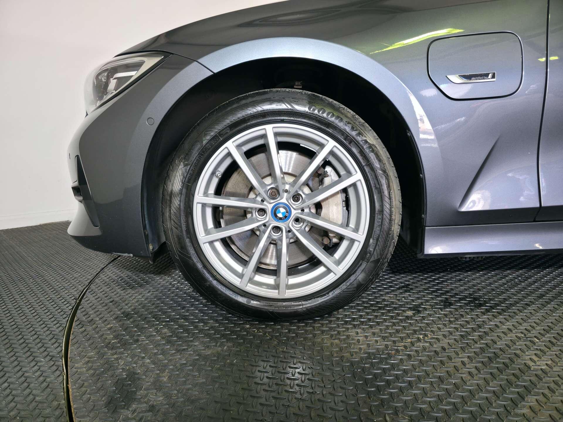 BMW 3 Series view 80