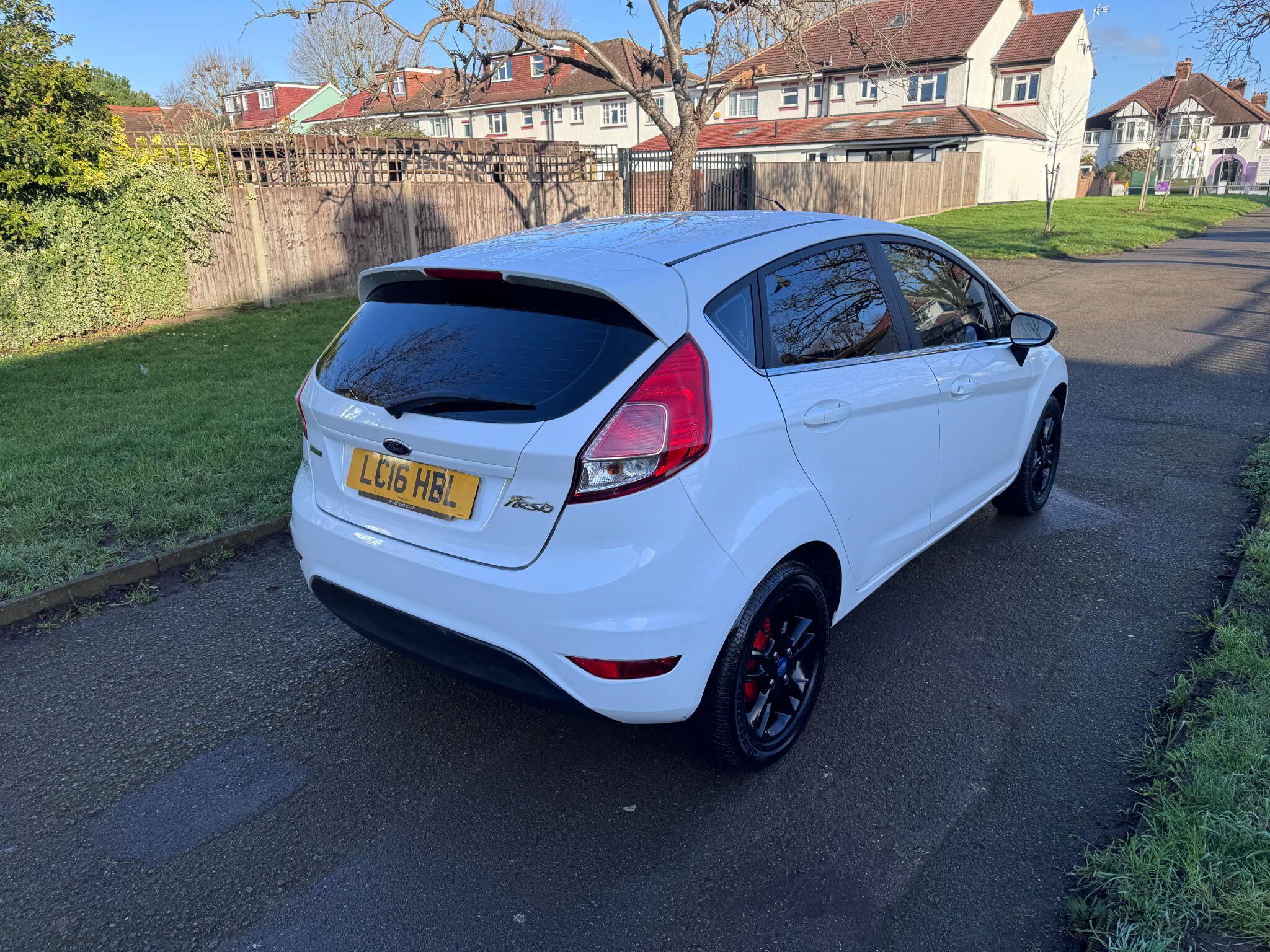 2016 Ford Fiesta image 7