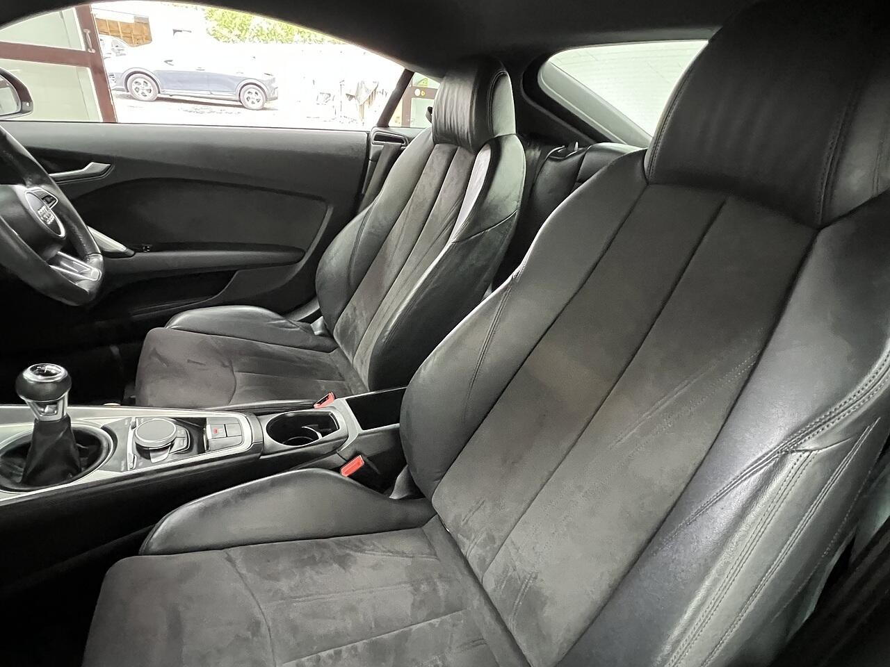 Audi TT view 14