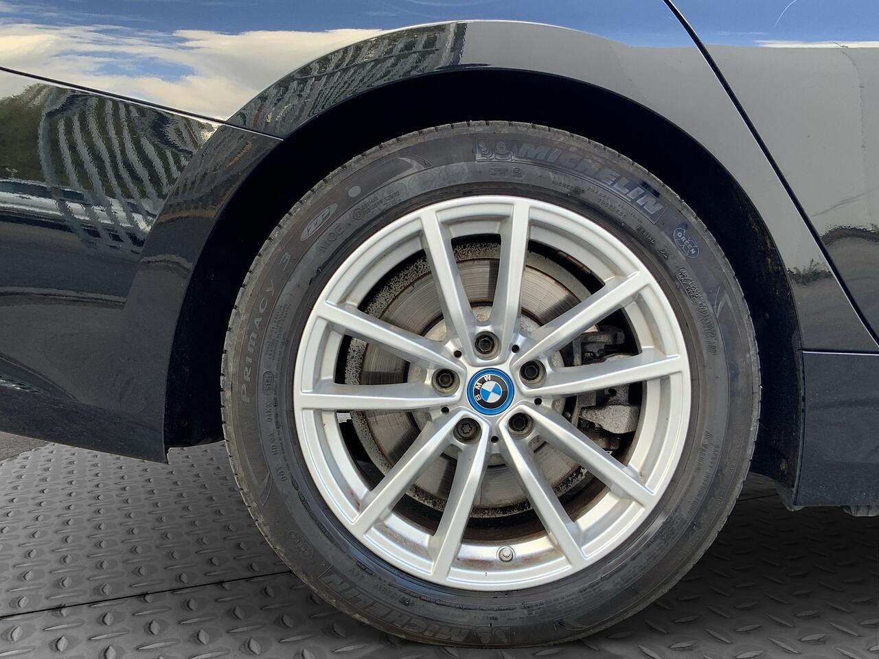 BMW 3 Series view 20