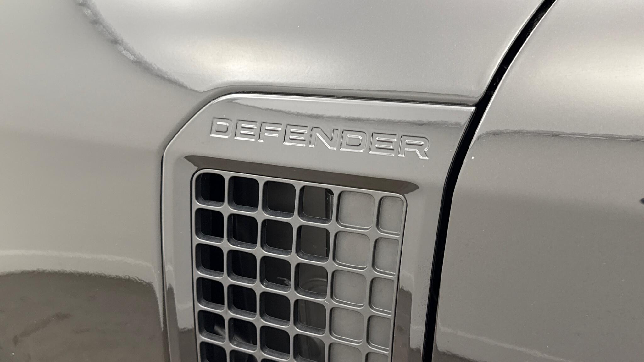 Land Rover Defender view 20