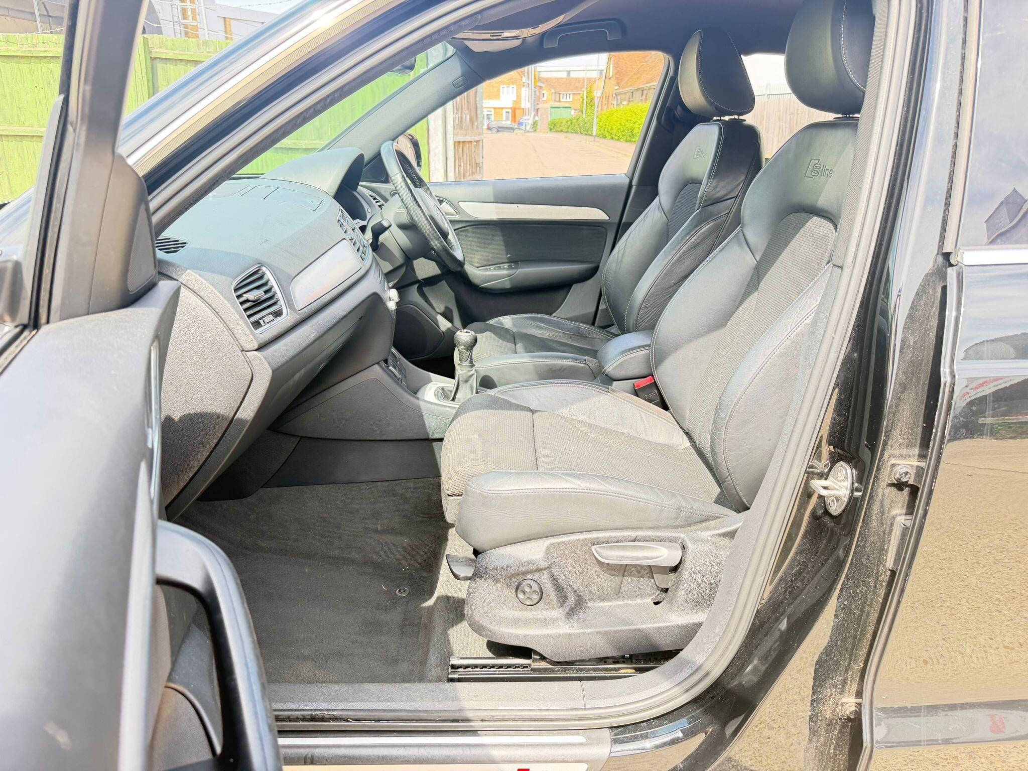 Audi Q3 view 18