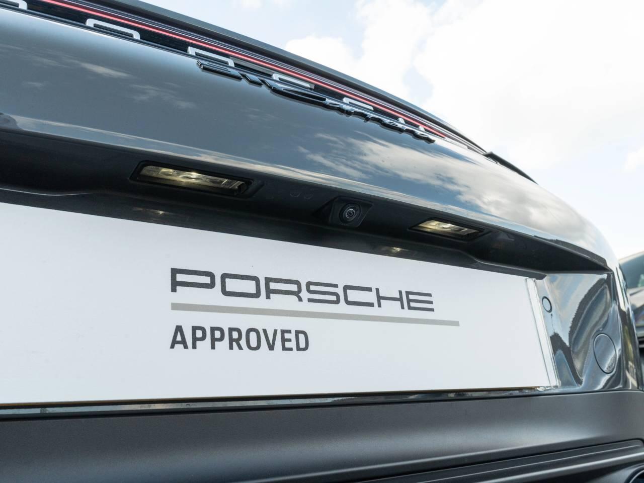 Porsche 911 view 11