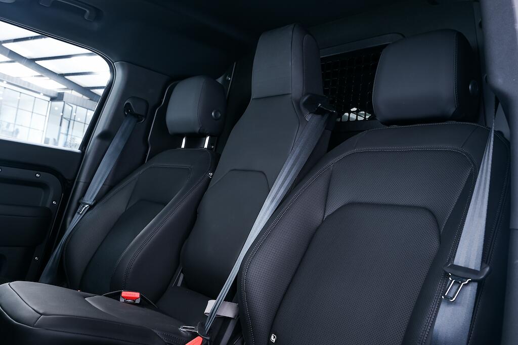 Land Rover Defender view 14