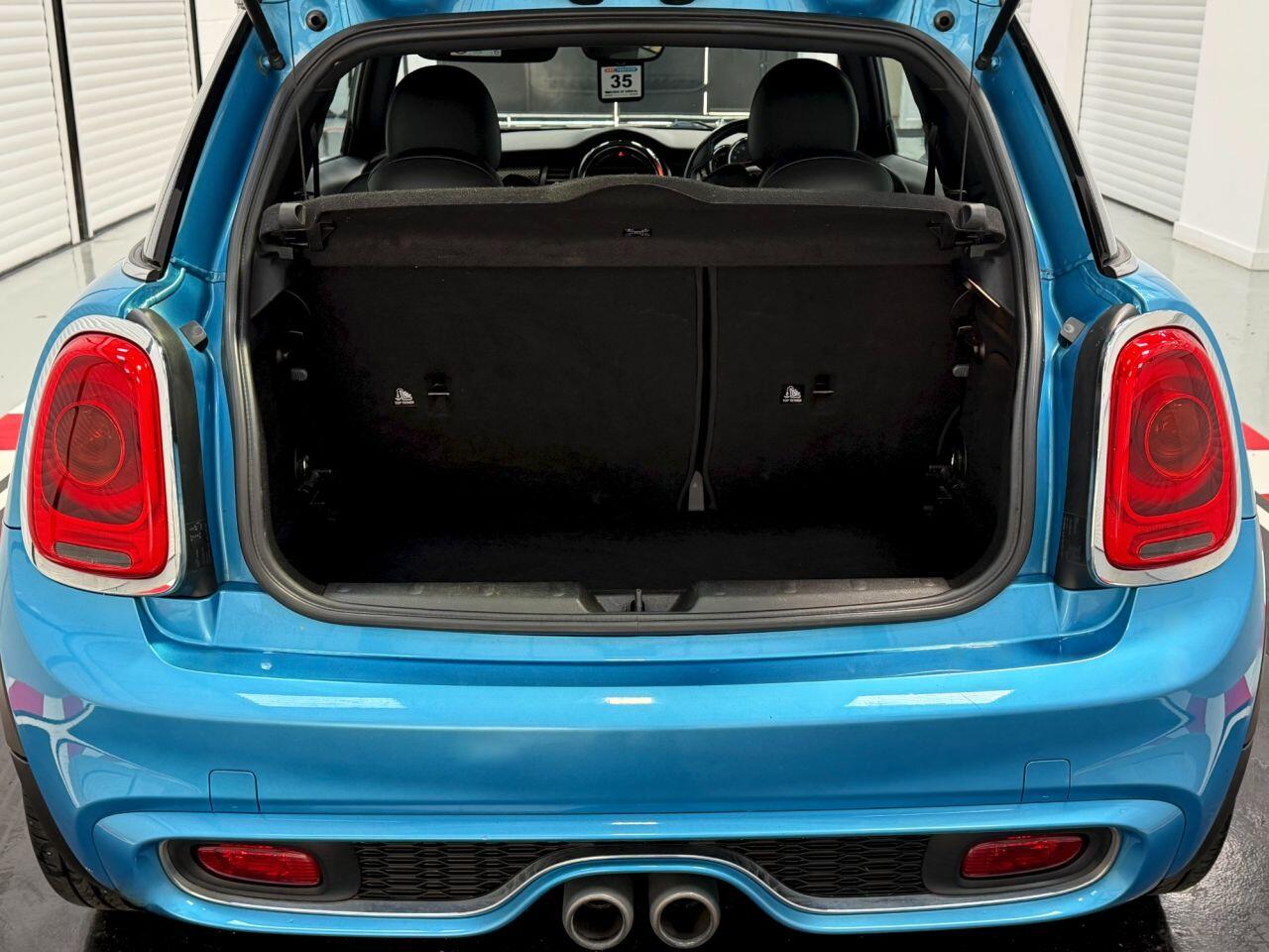 Mini Hatch view 36