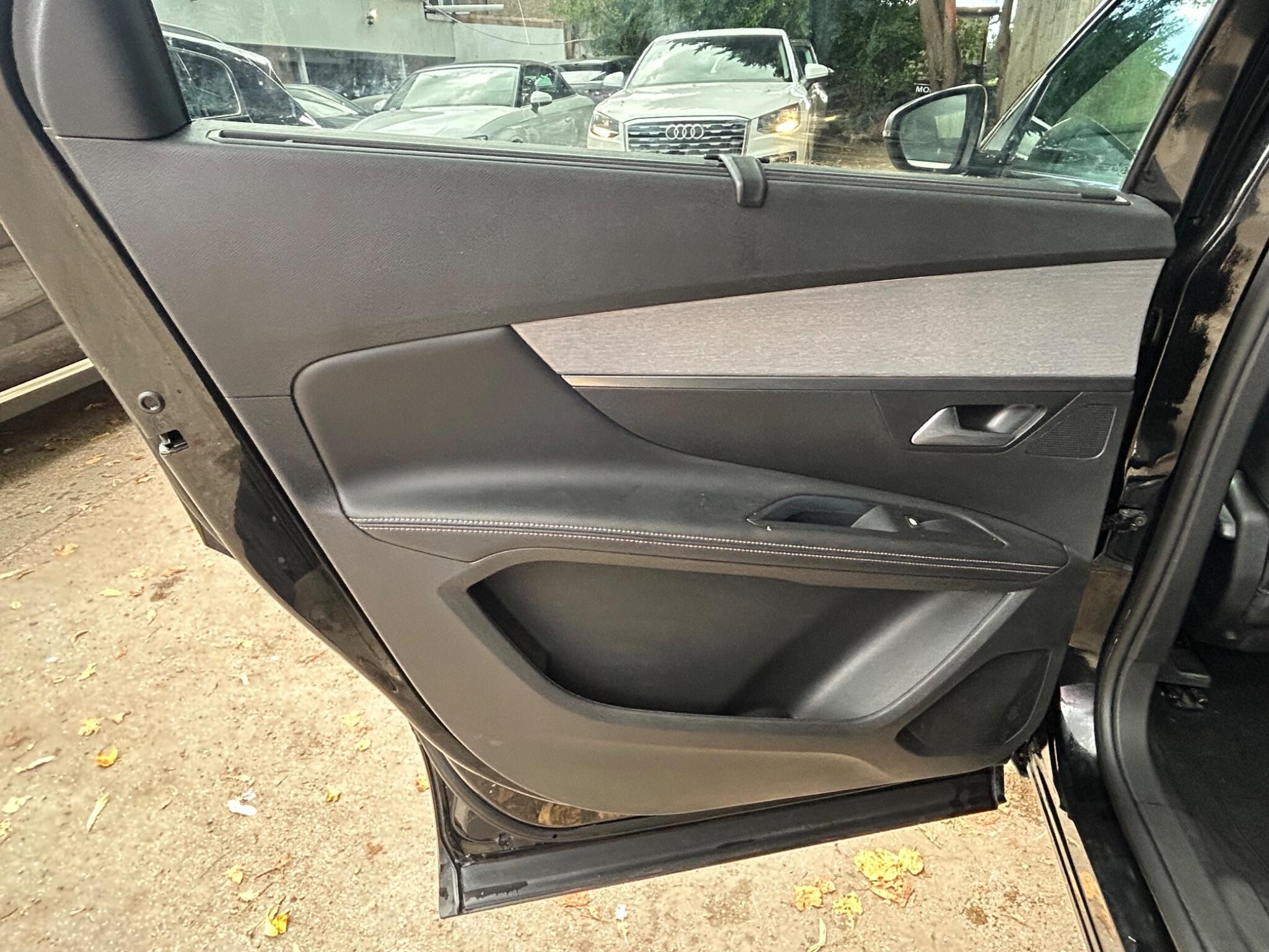 Peugeot 5008 view 29