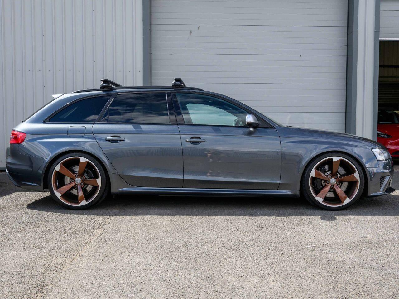 Audi RS4 view 5