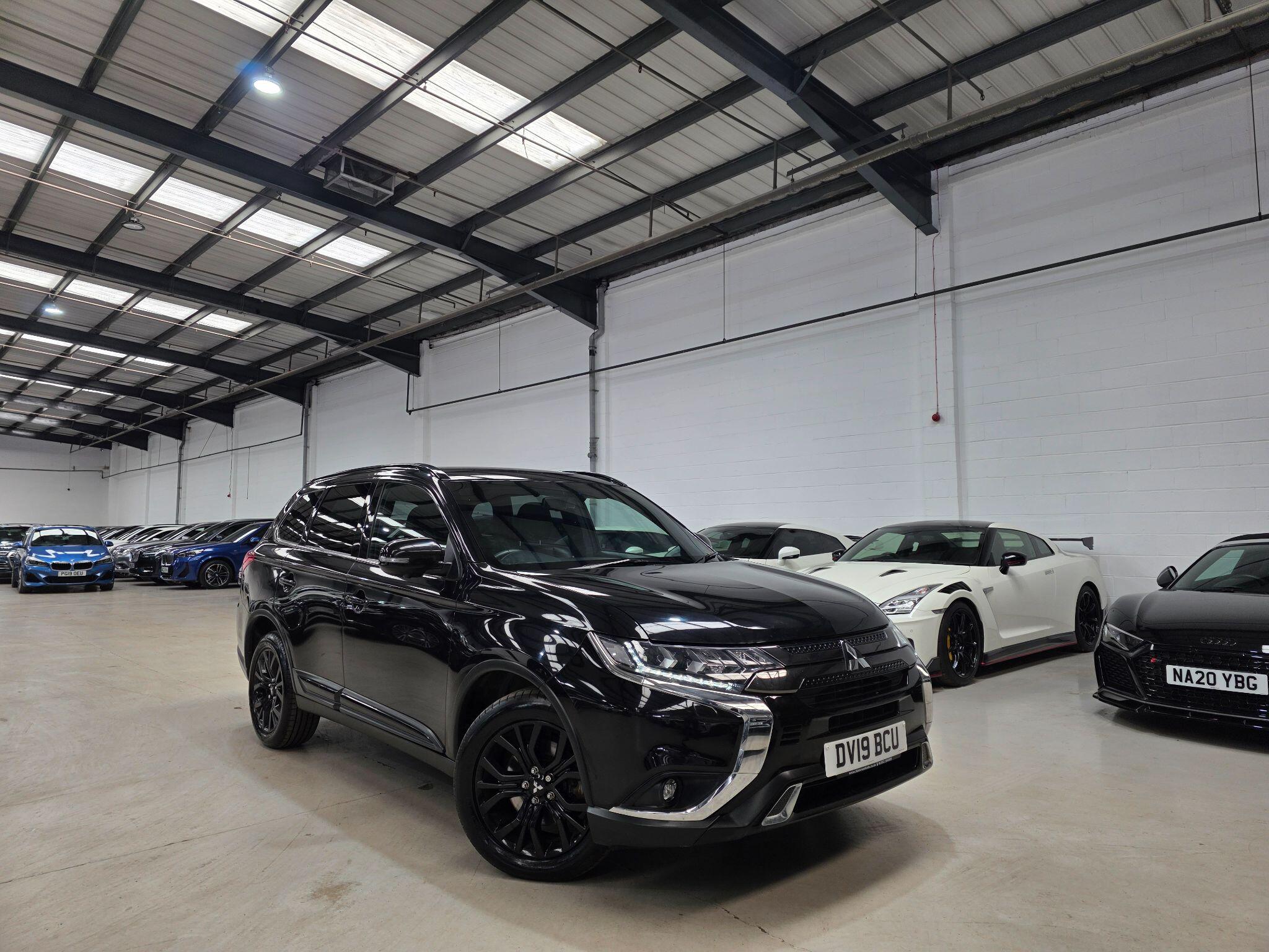 Mitsubishi Outlander view 3
