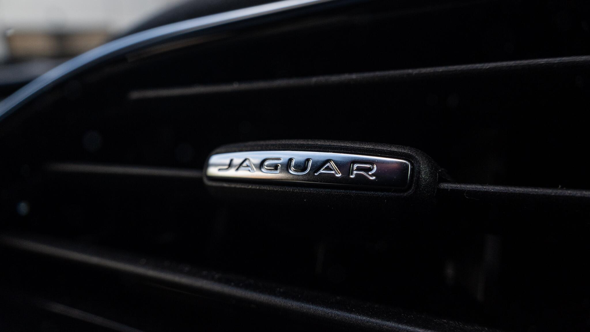 Jaguar Xe view 88
