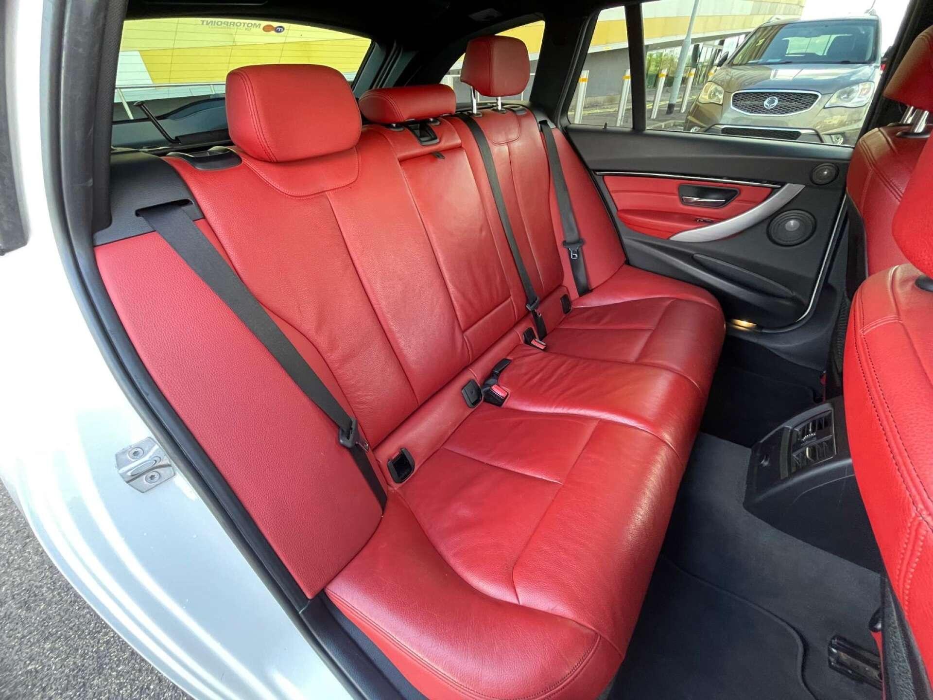 BMW 3 Series view 44