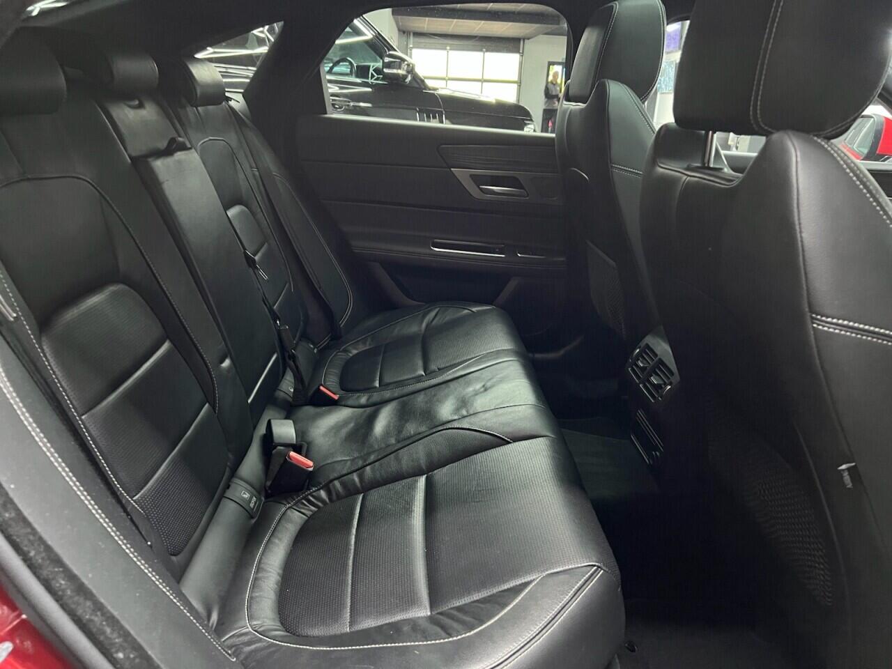 Jaguar XF view 42
