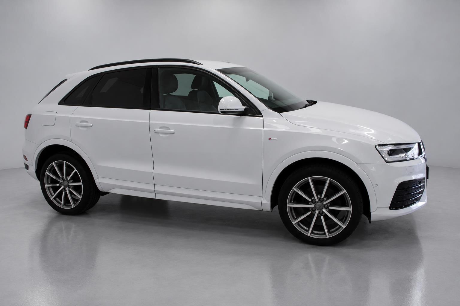 Audi Q3 view 4