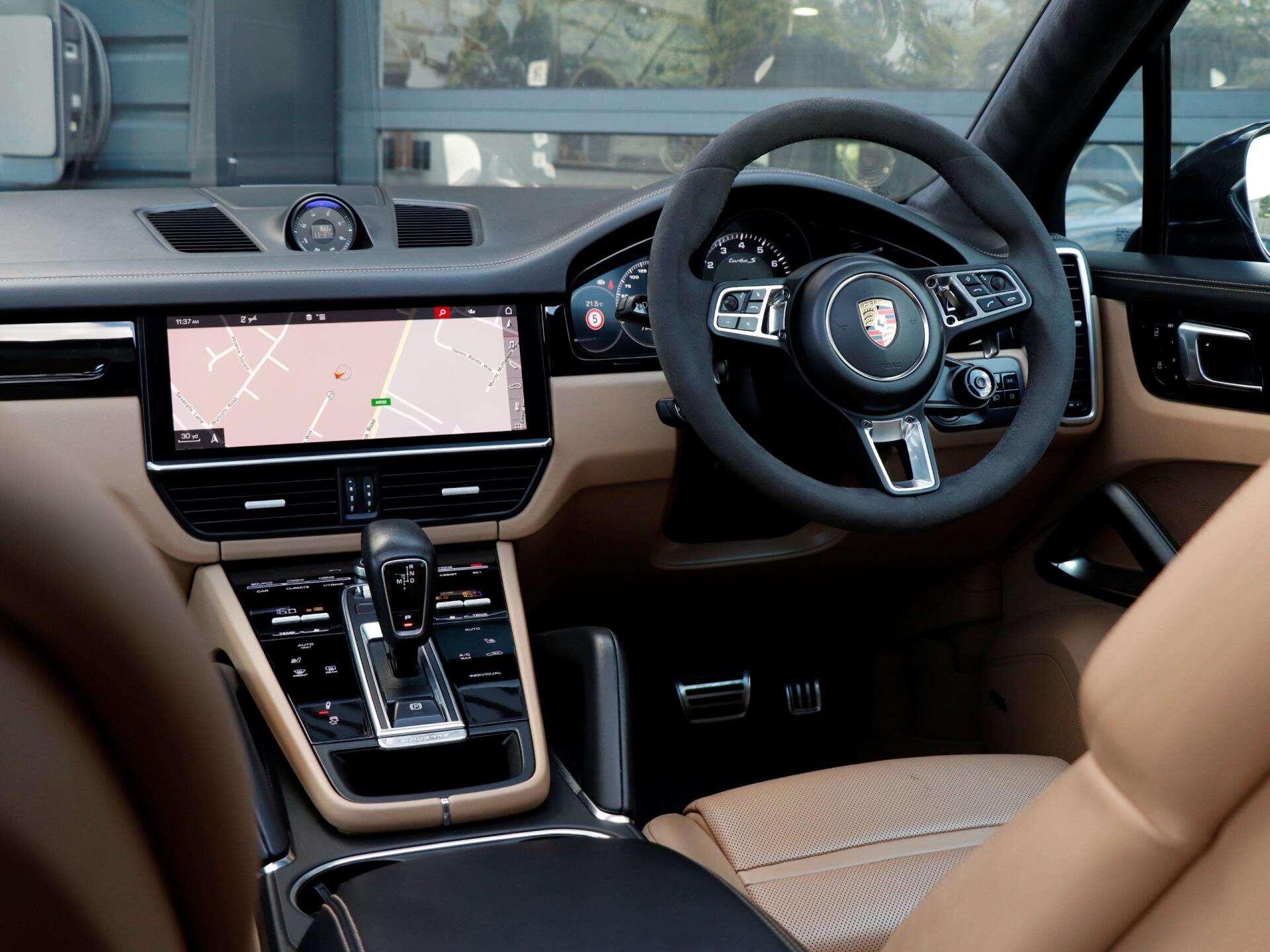 Porsche Cayenne view 12