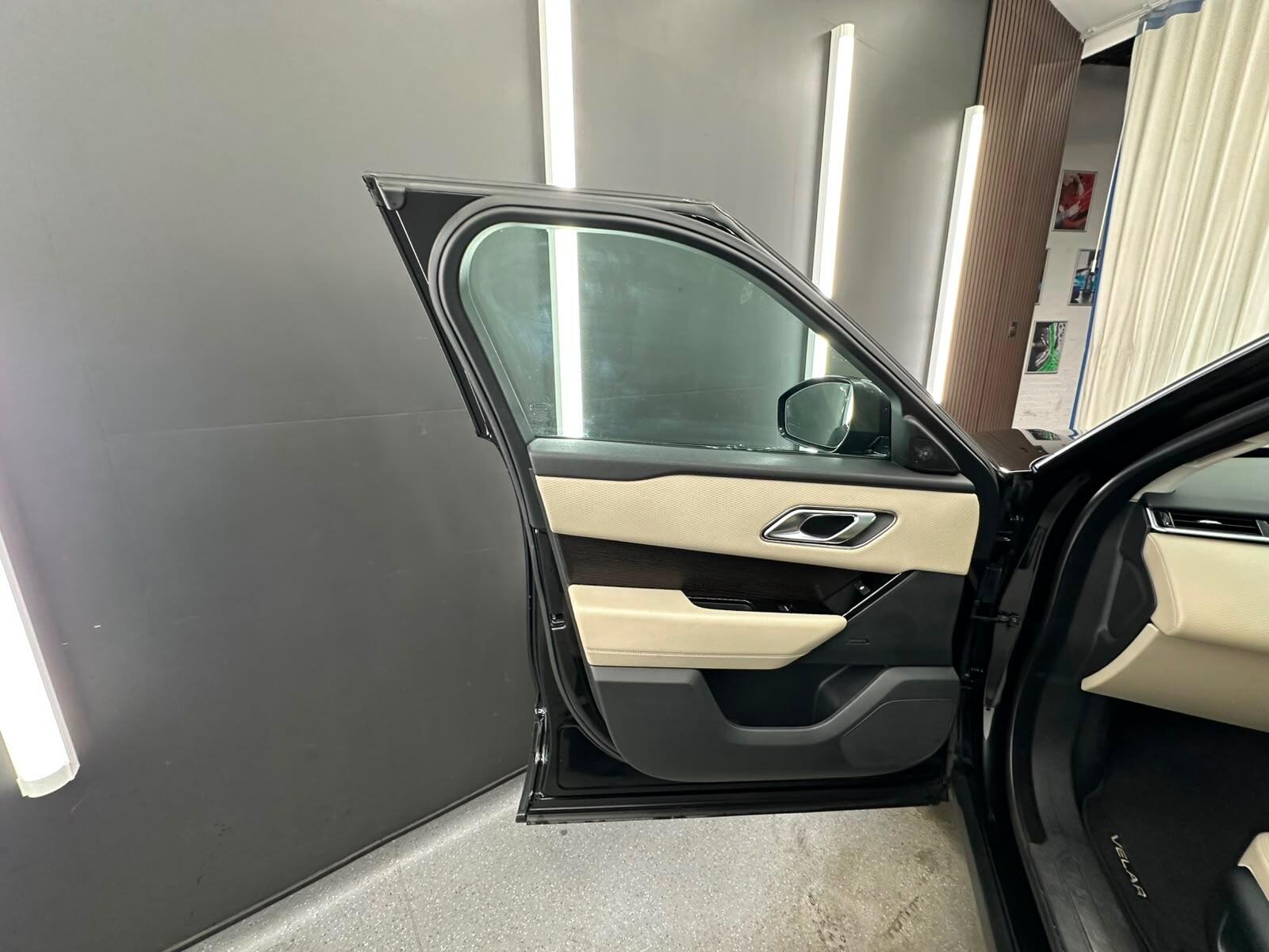 Land Rover Range Rover Velar view 16