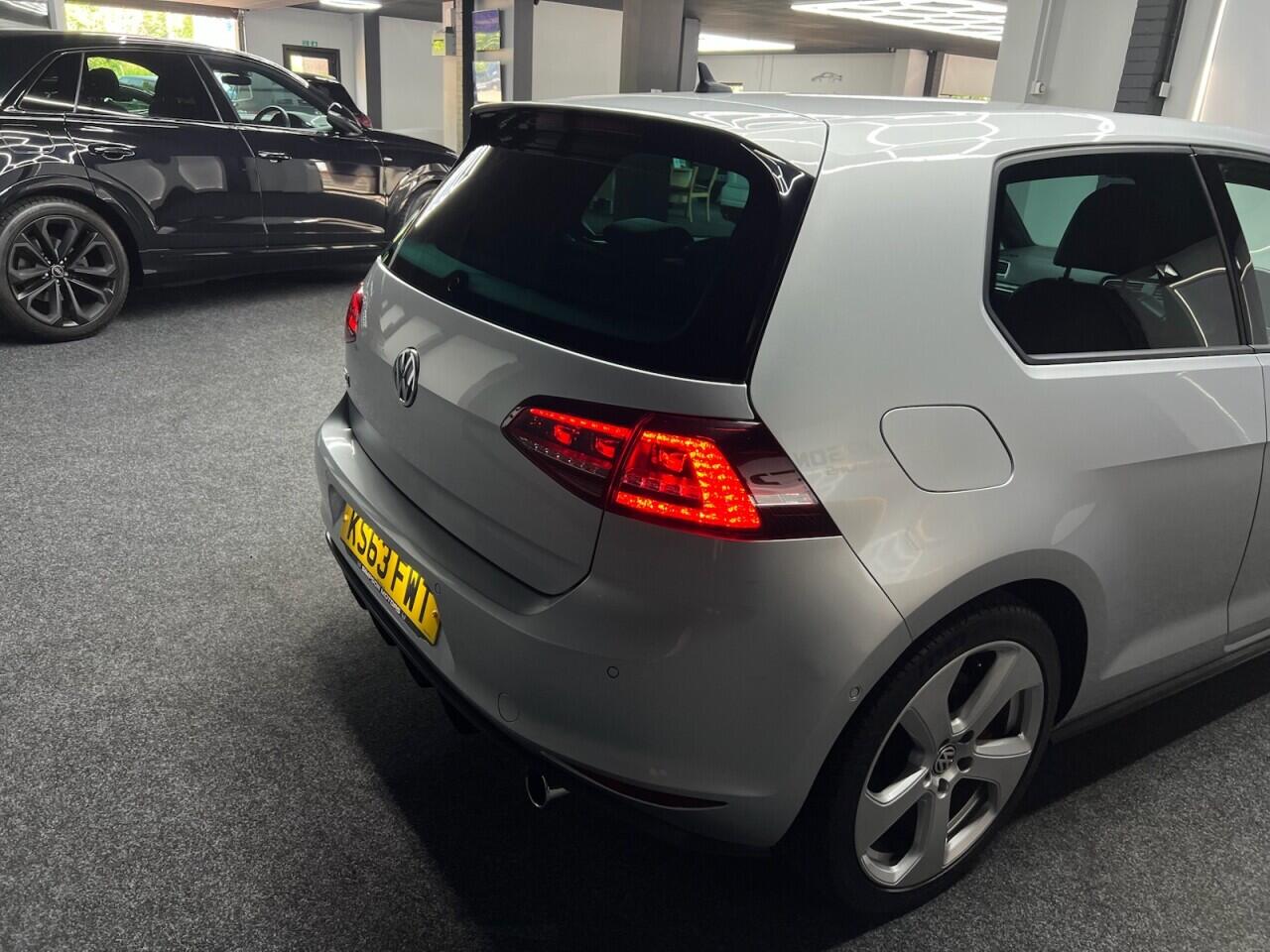 Volkswagen Golf view 11