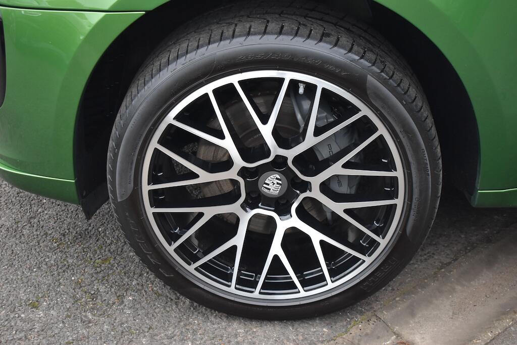 Porsche Macan view 100