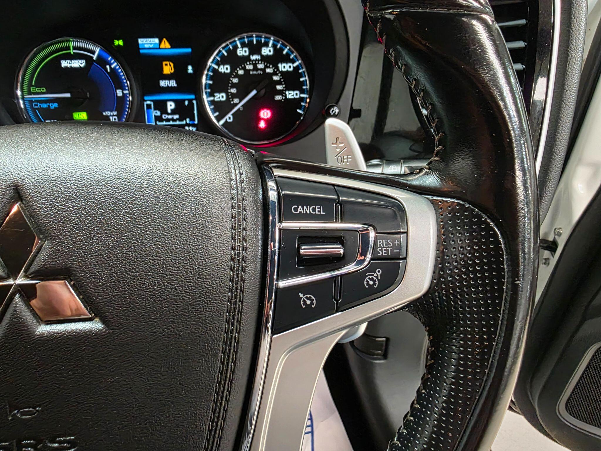 Mitsubishi Outlander view 16