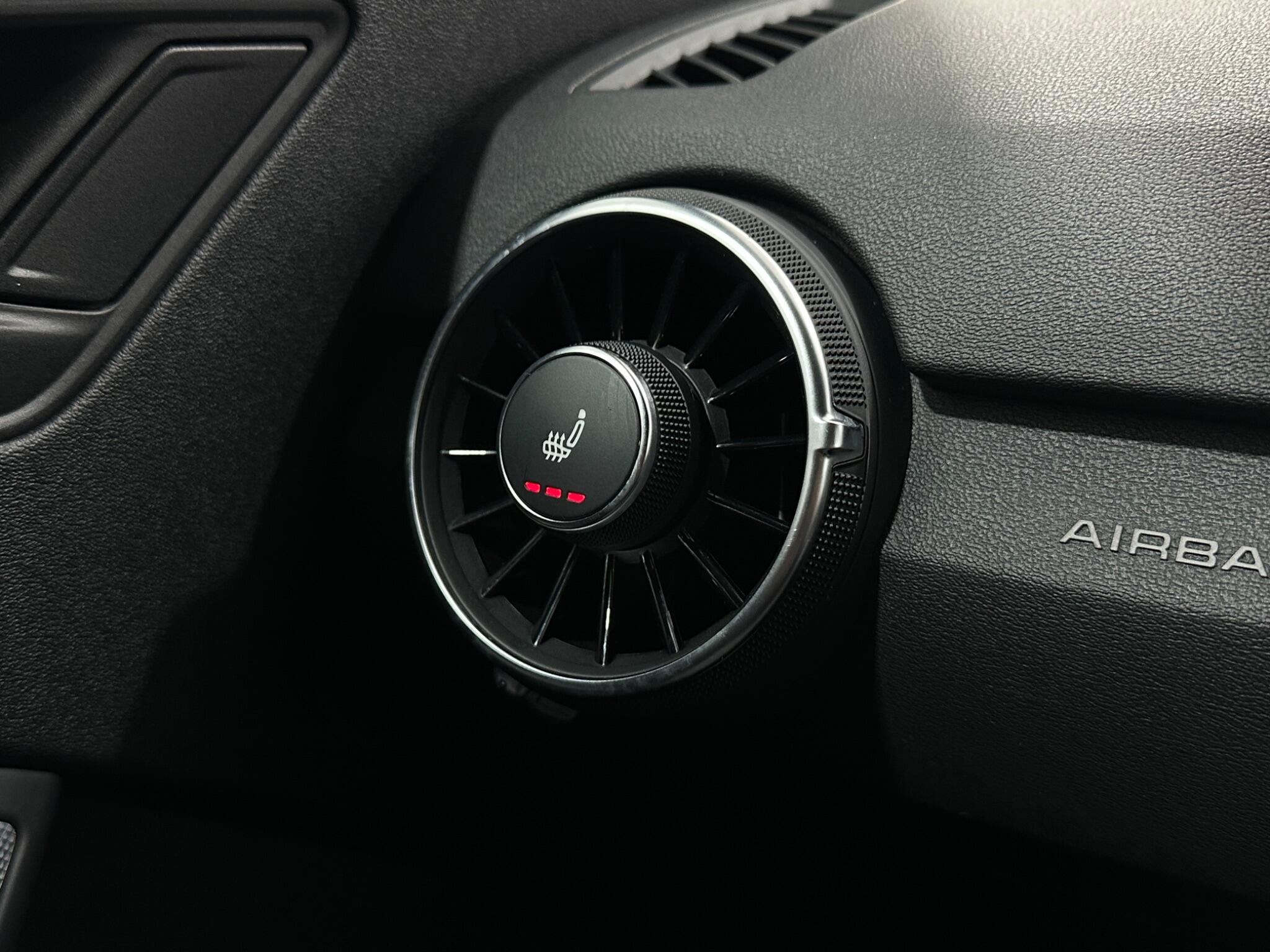 Audi TT view 25