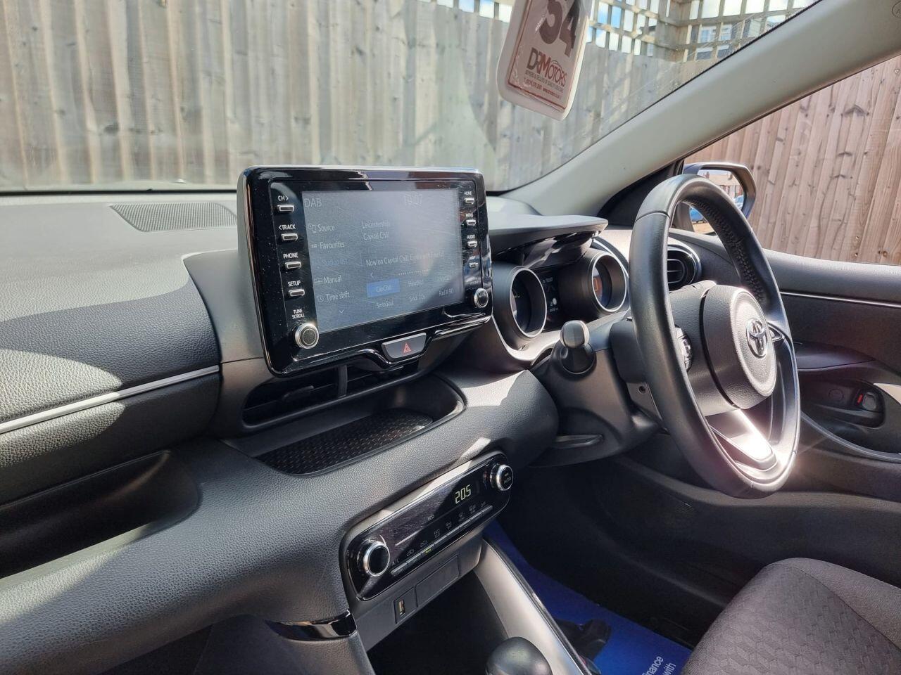 Toyota Yaris view 32
