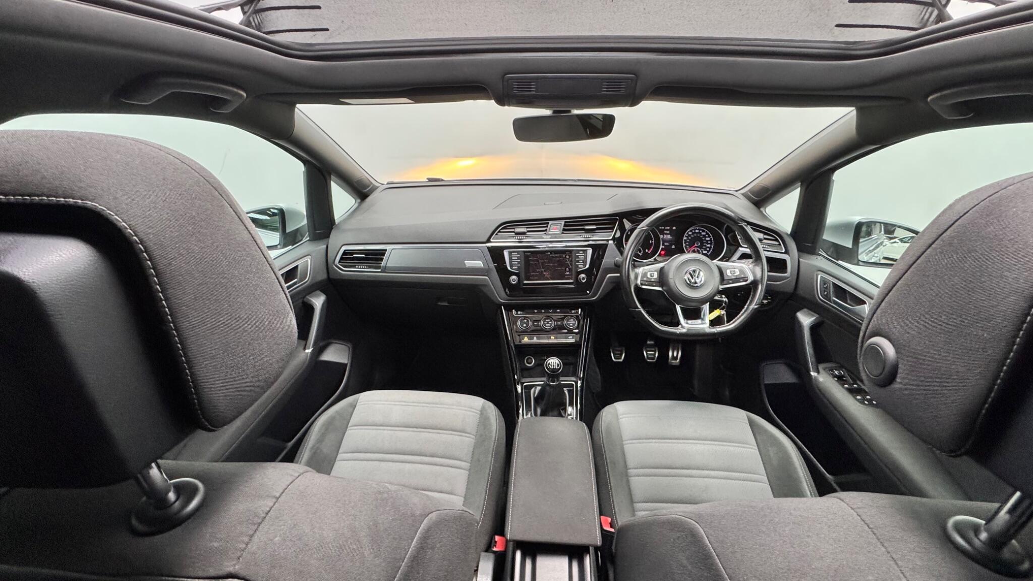 Volkswagen Touran view 4