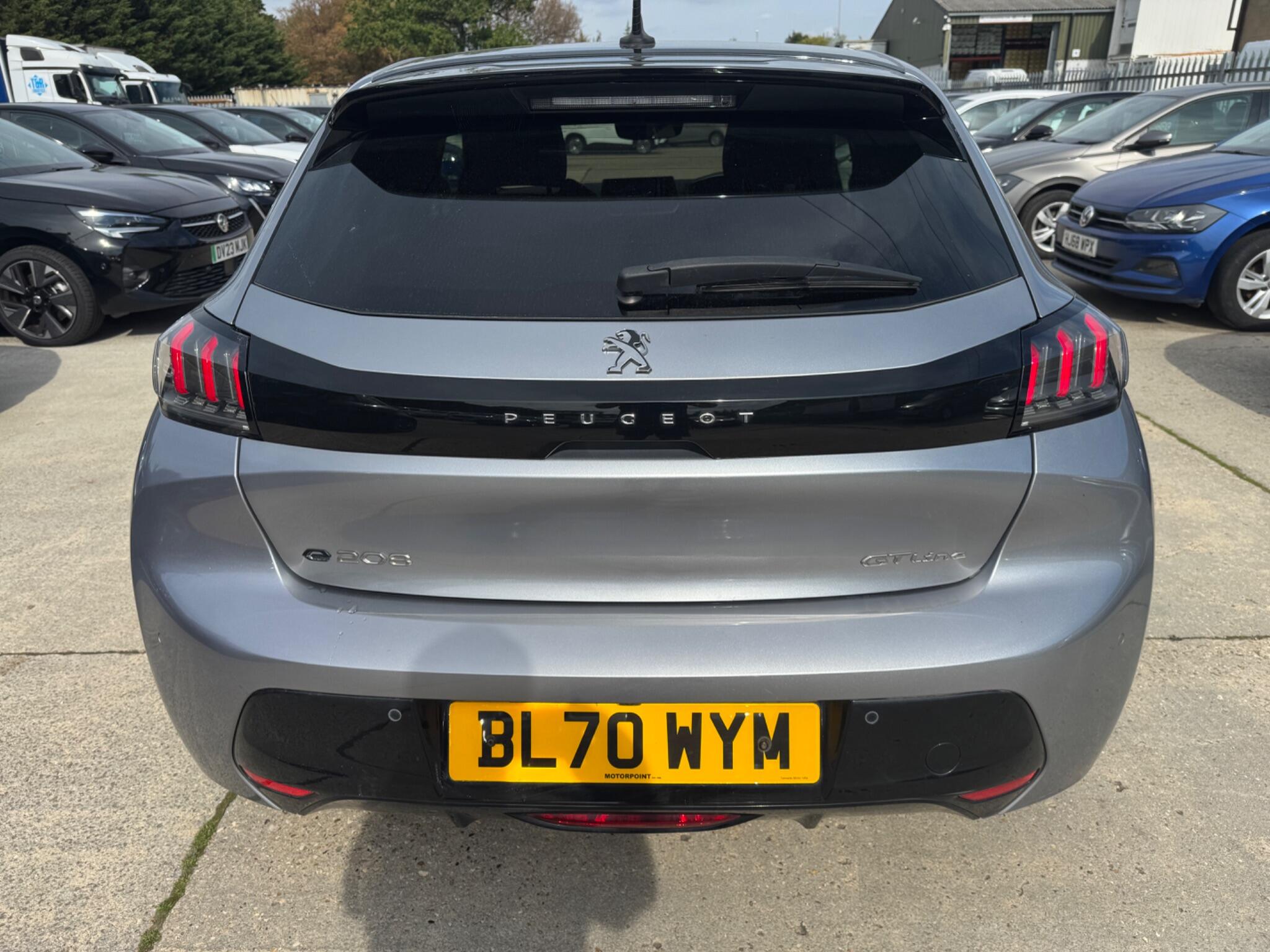 Peugeot E-208 view 10