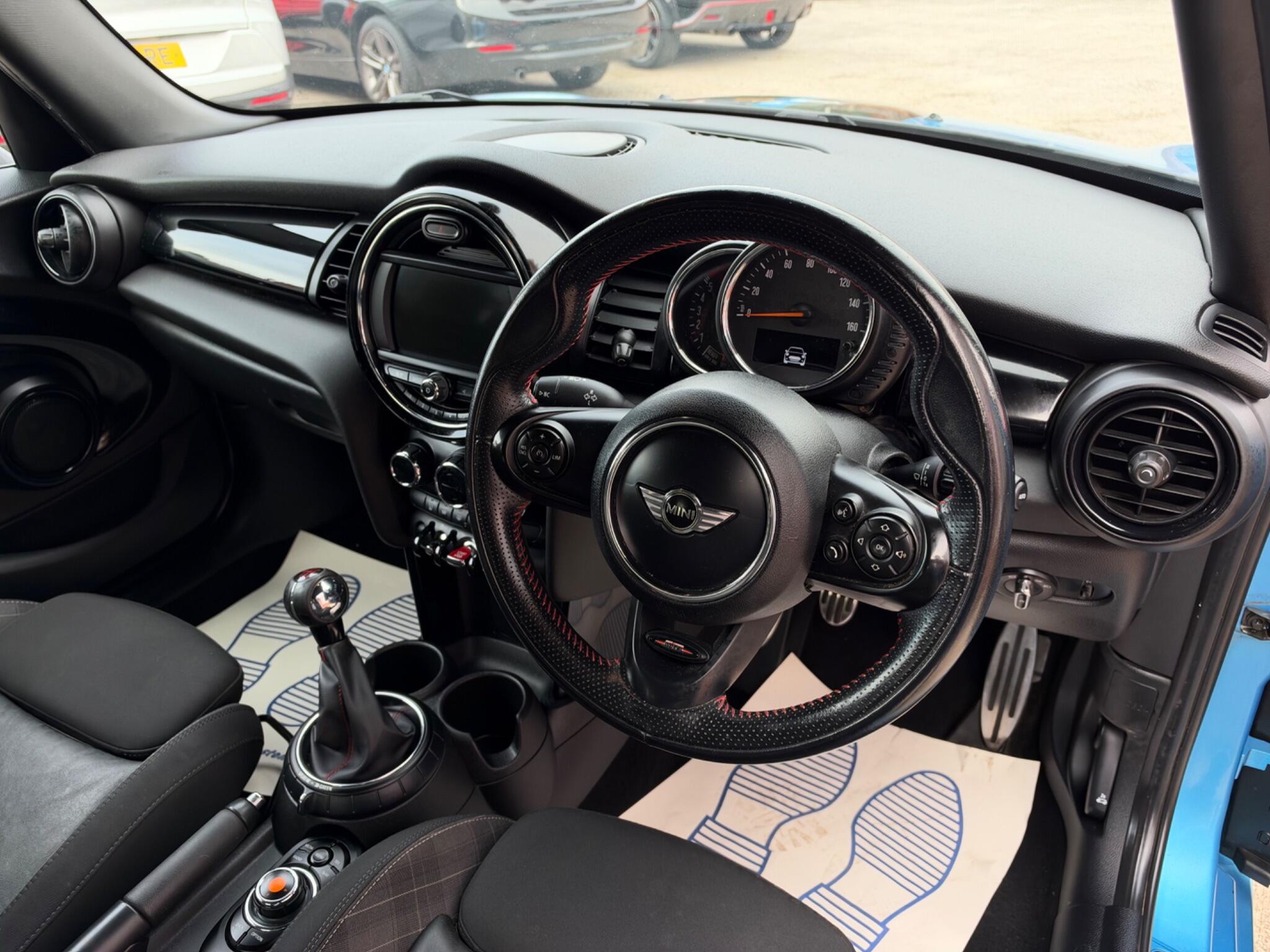 Mini Hatch view 10