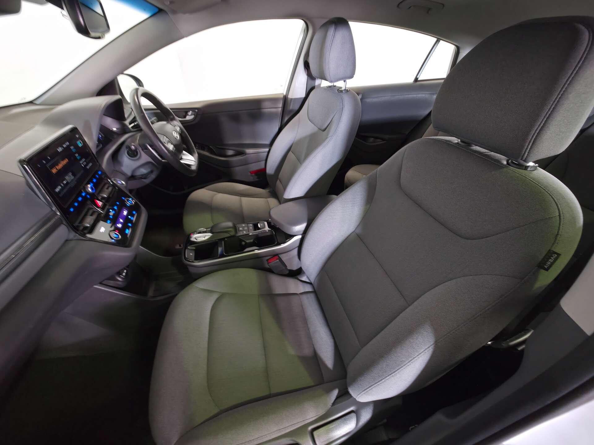 Hyundai Ioniq view 70