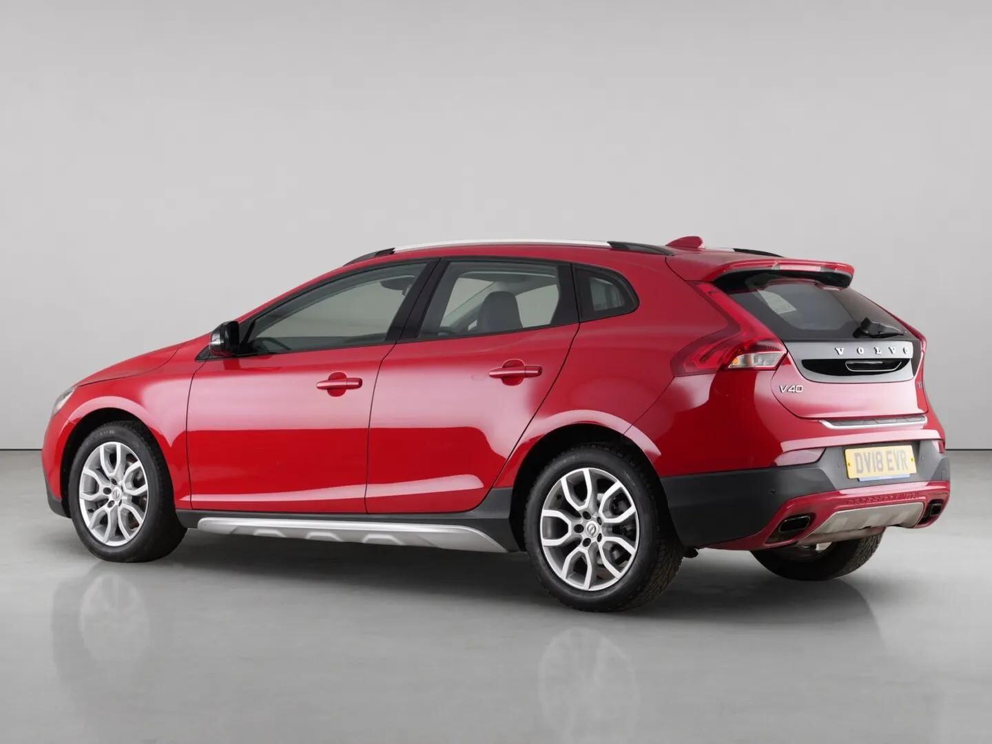 Volvo V40 Cross Country view 8