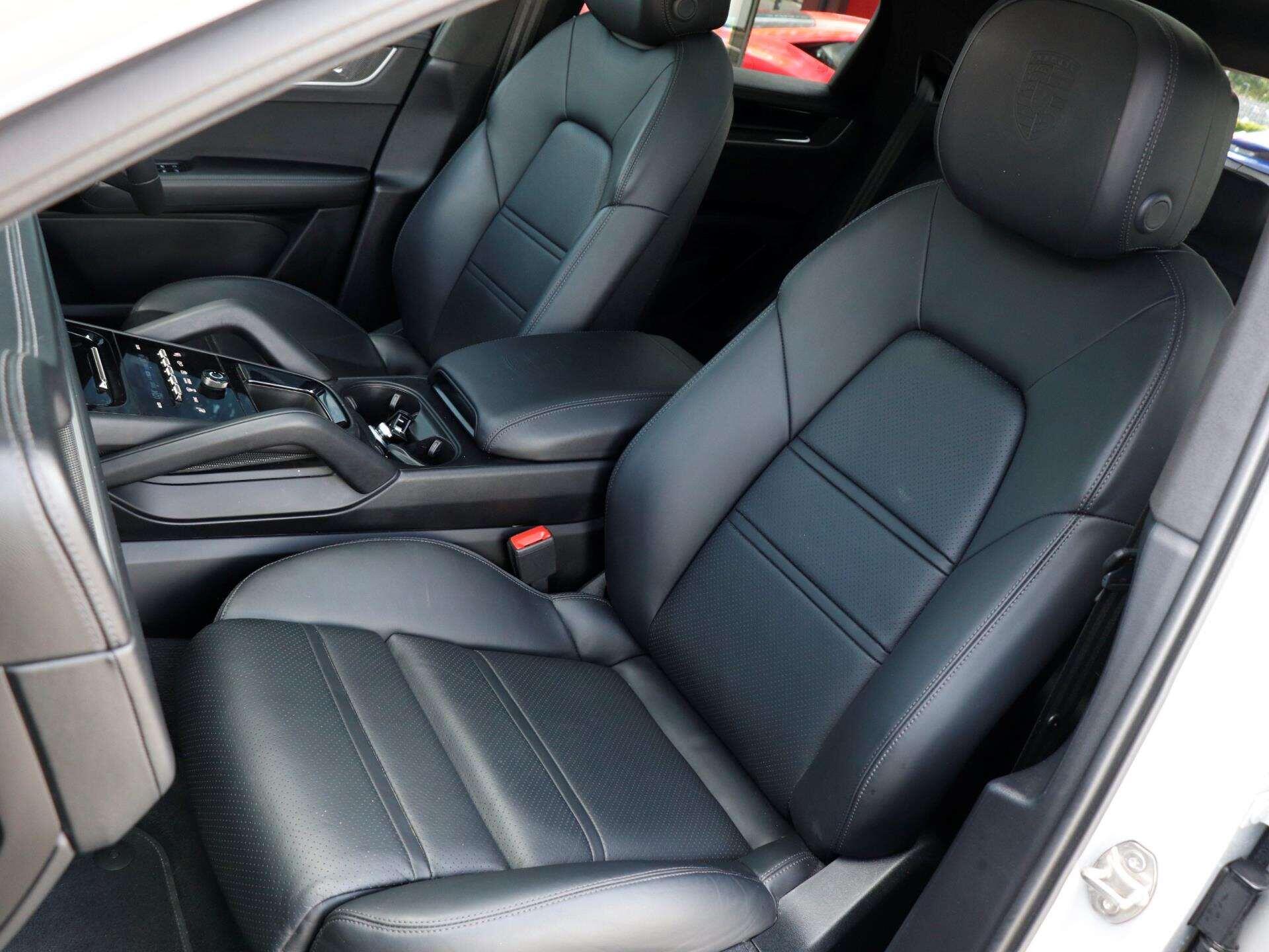 Porsche Cayenne view 25