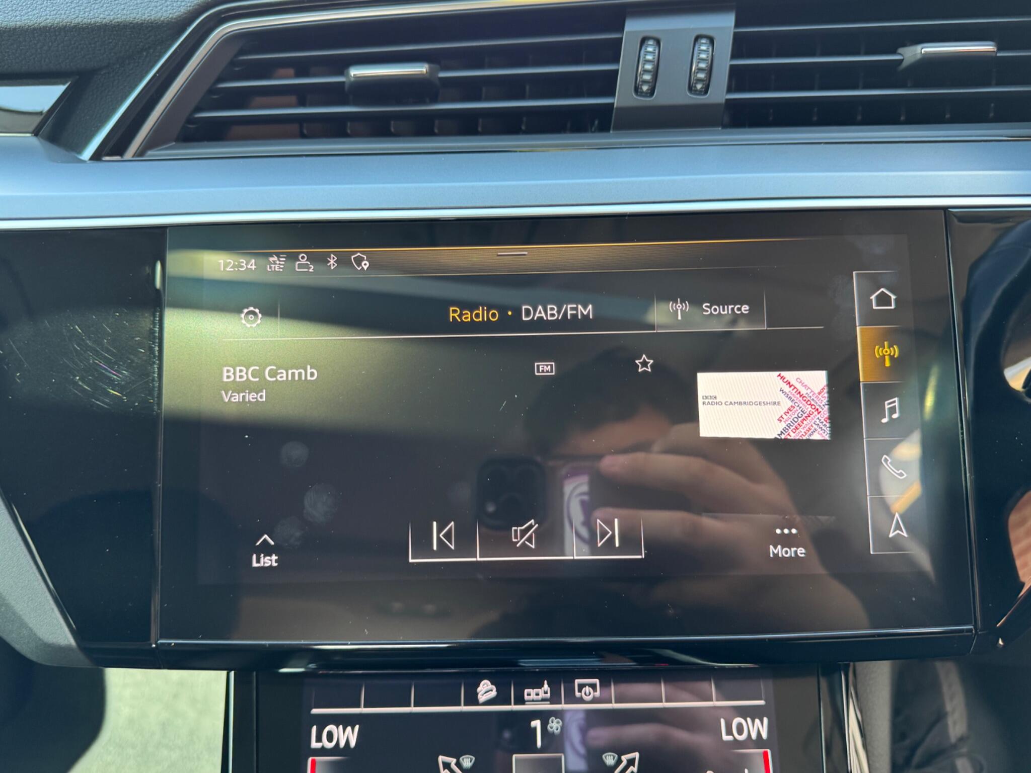 Audi E-Tron view 35