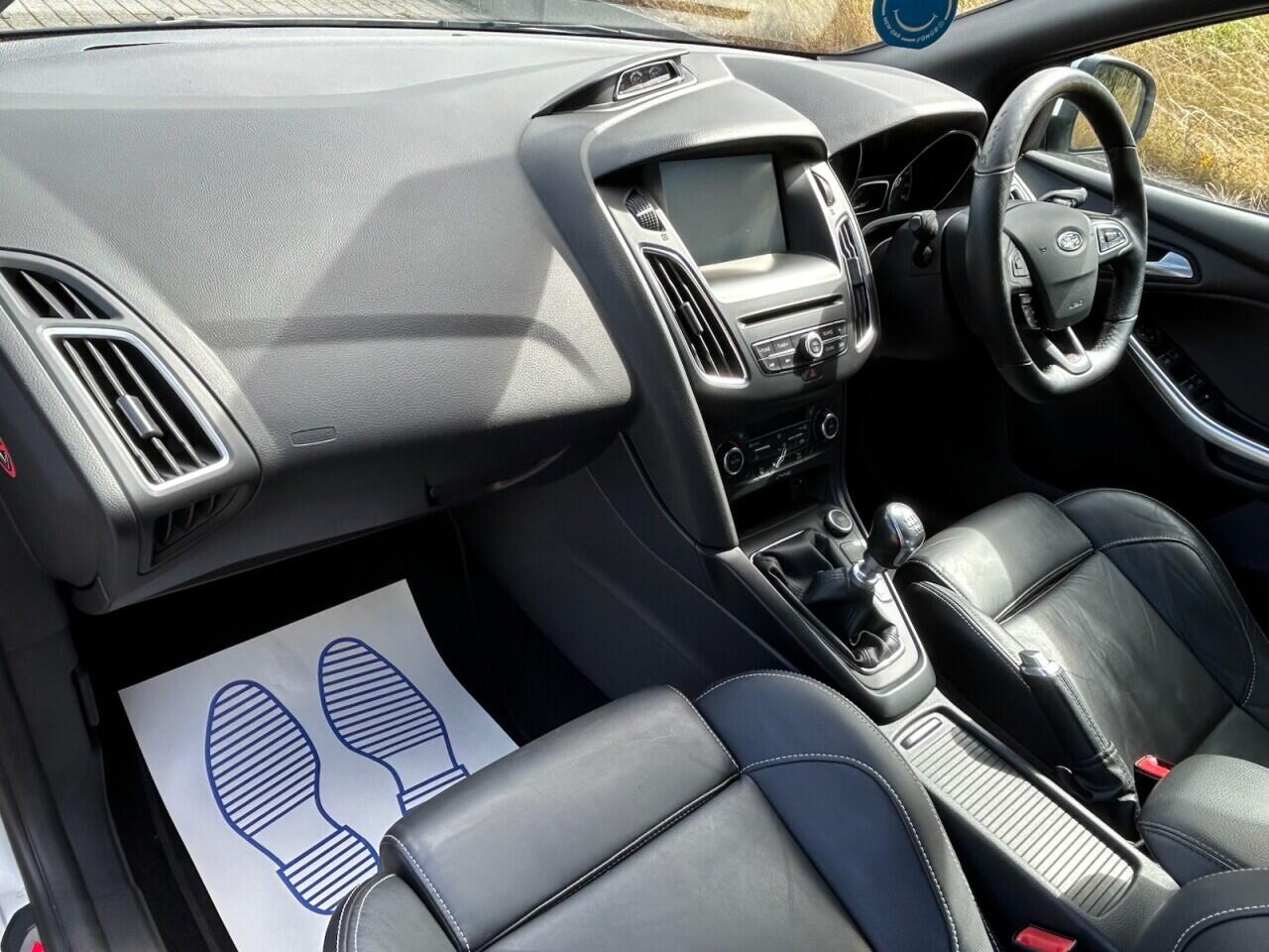 Ford Focus view 20