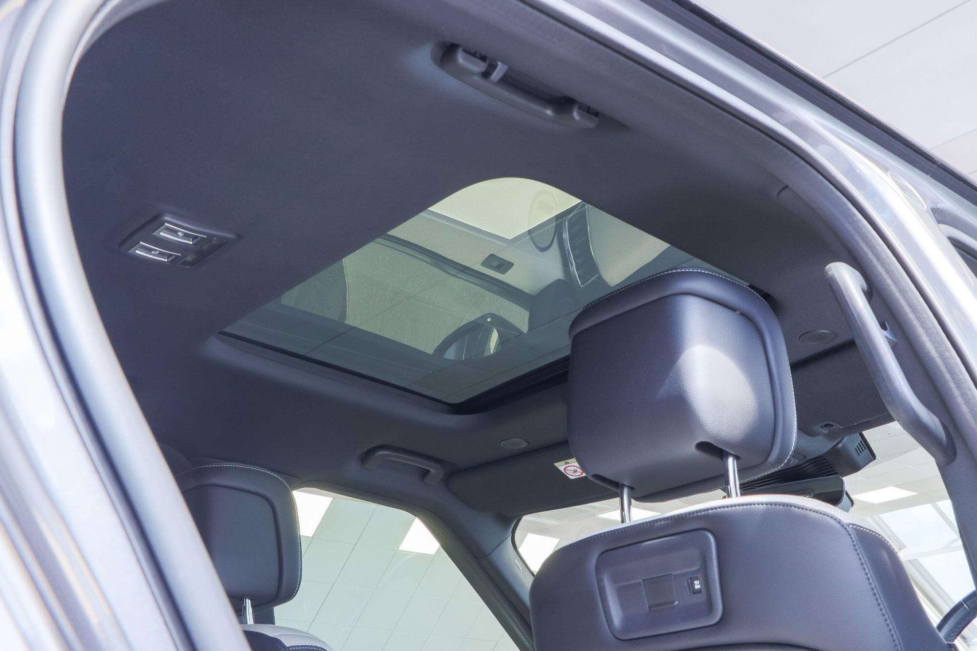 Land Rover Discovery view 19