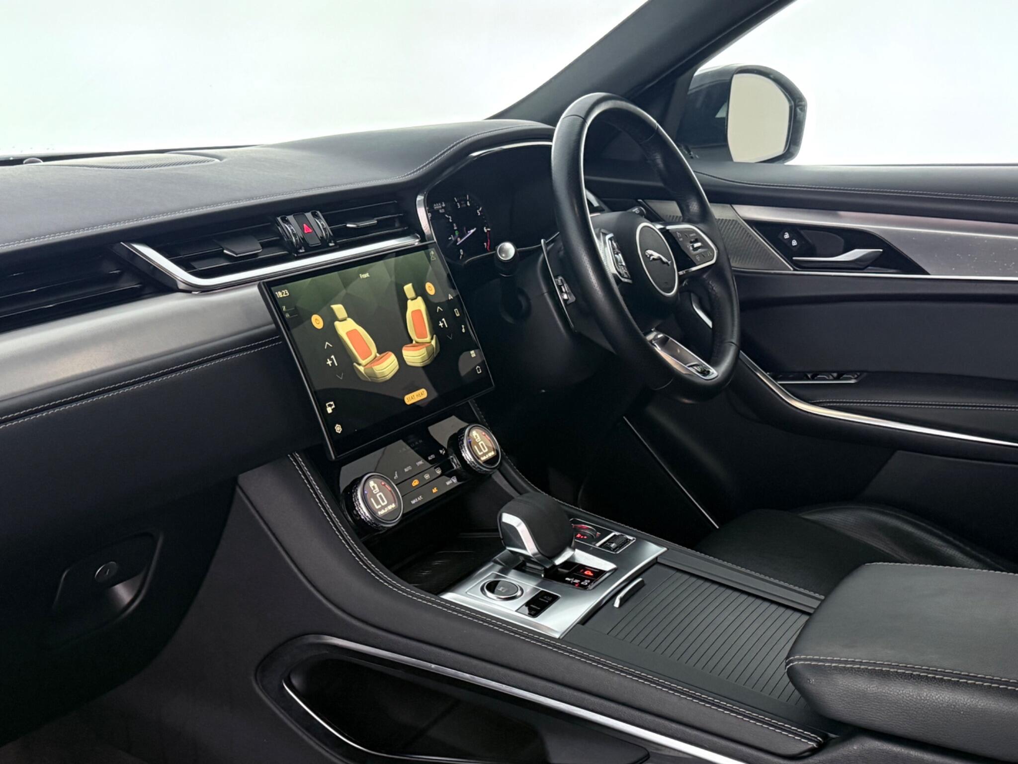 Jaguar F-Pace view 4