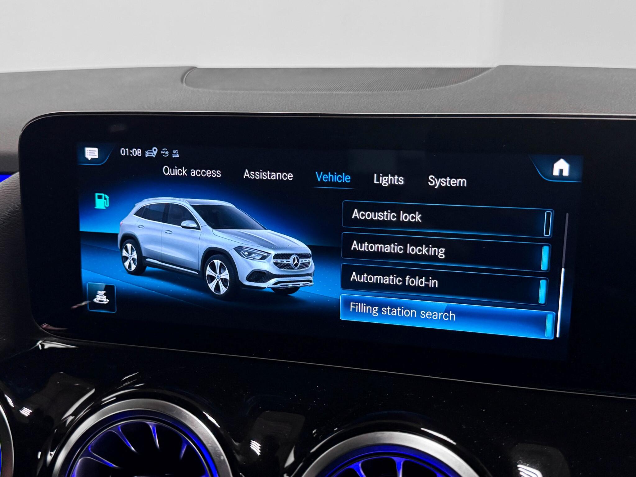 Mercedes-Benz Gla view 57