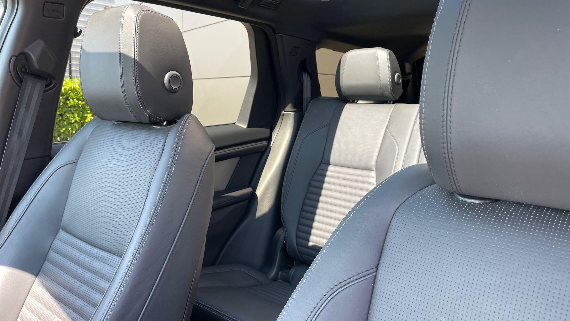 Land Rover Discovery Sport view 32