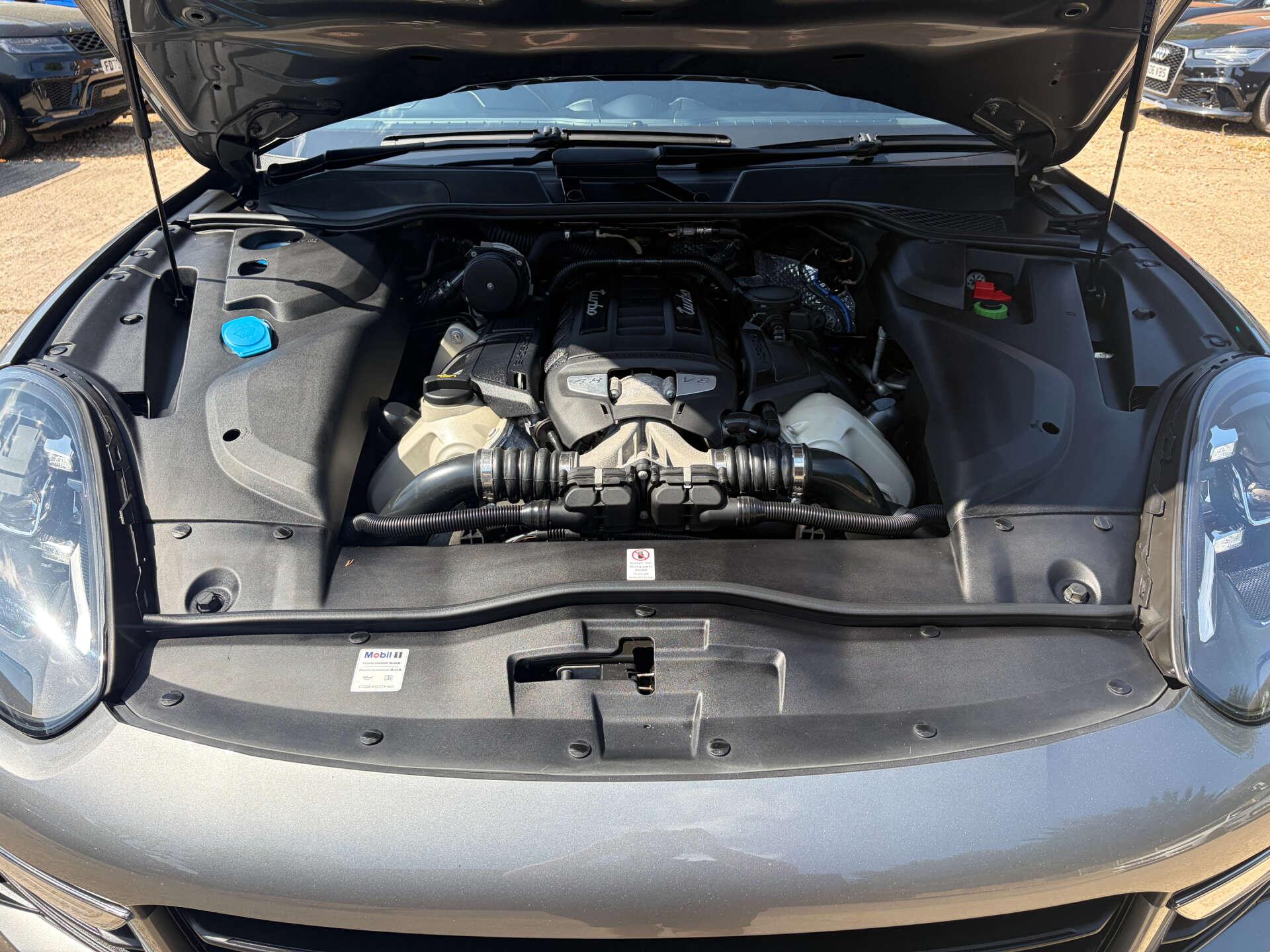 Porsche Cayenne view 56