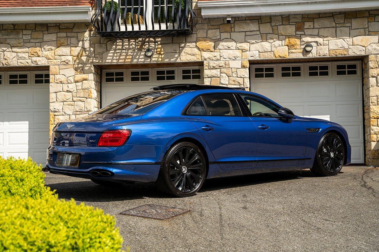 Bentley Flying Spur view 16