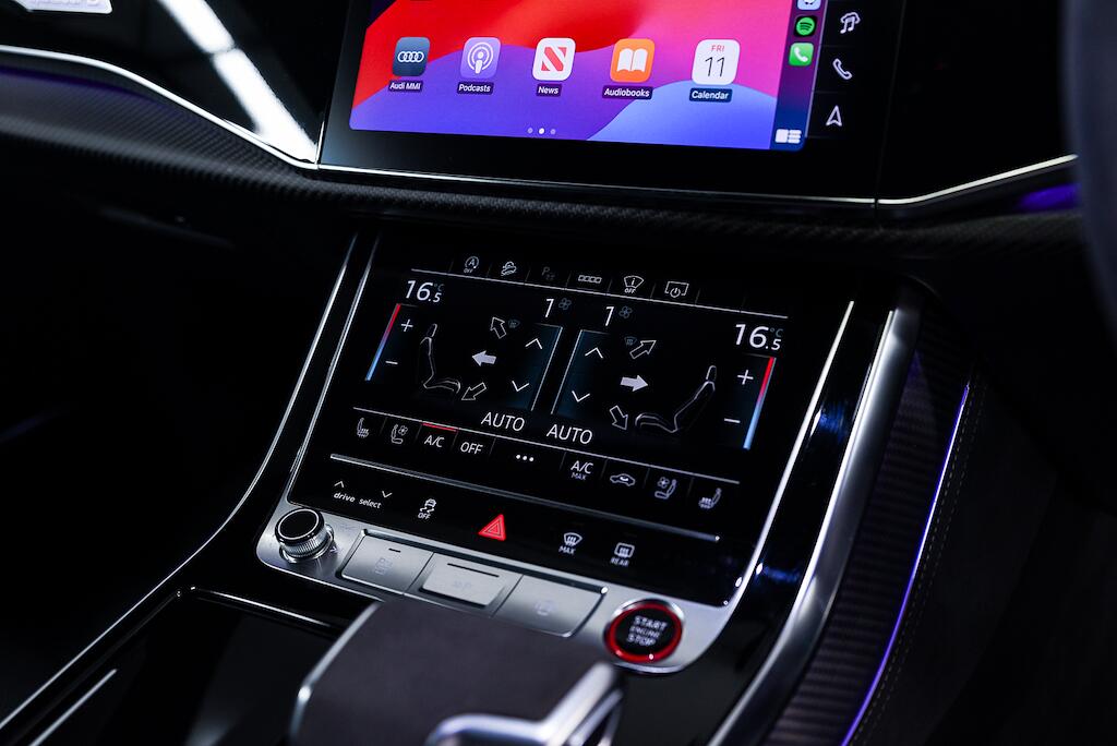 Audi RS Q8 view 25
