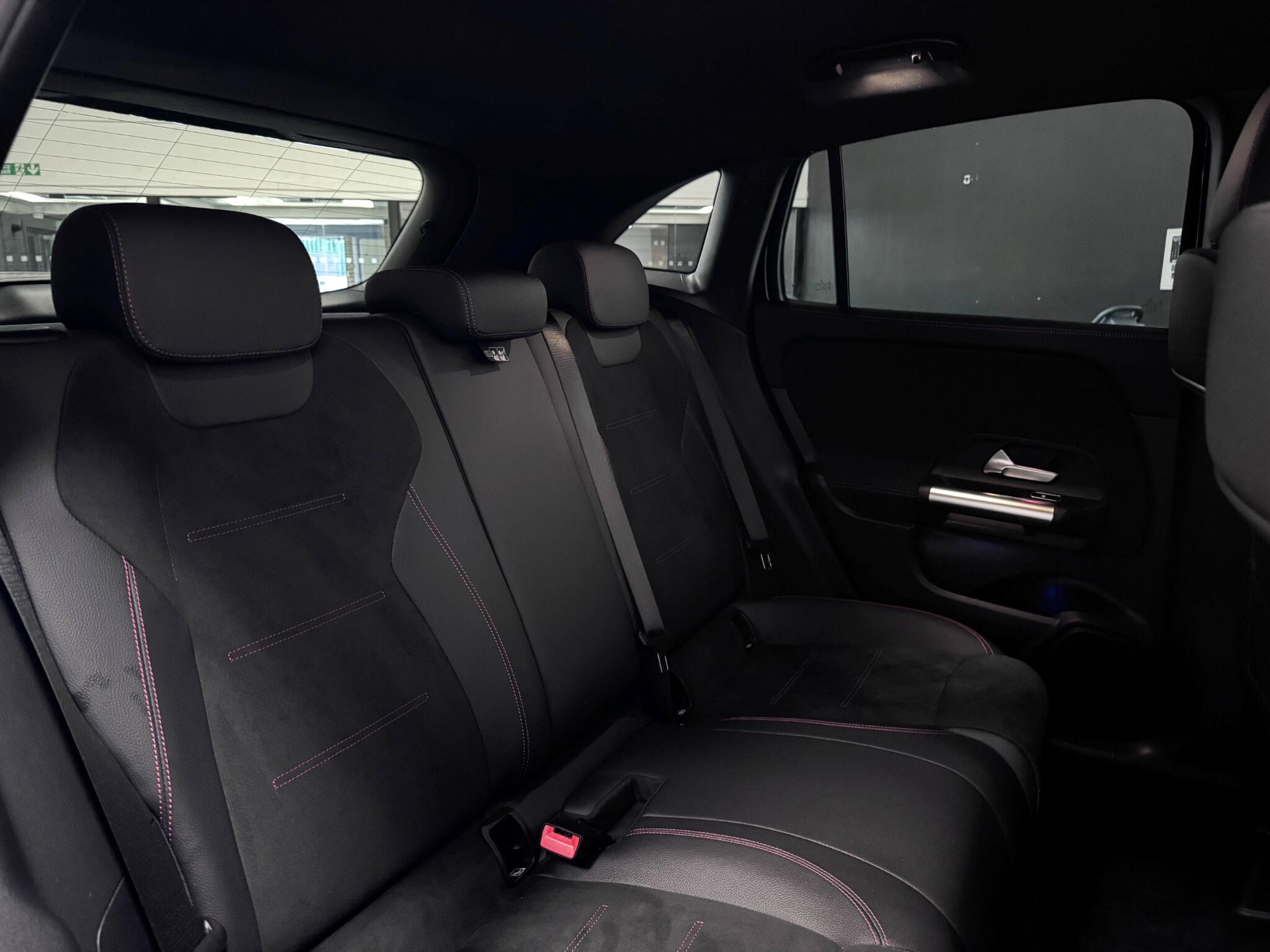 Mercedes-Benz Gla view 28
