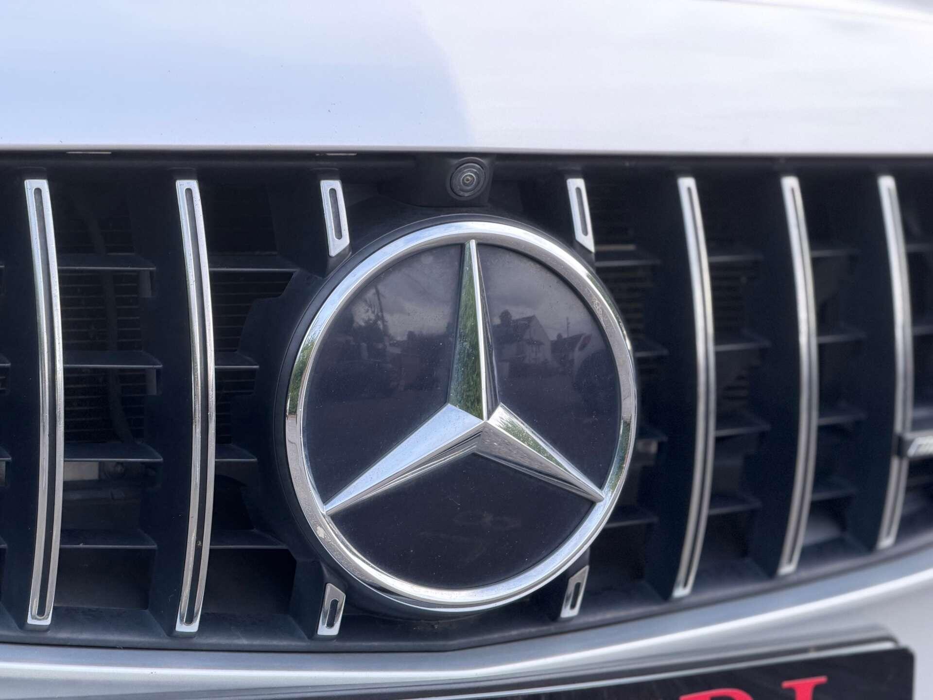 Mercedes-Benz C-Class view 38